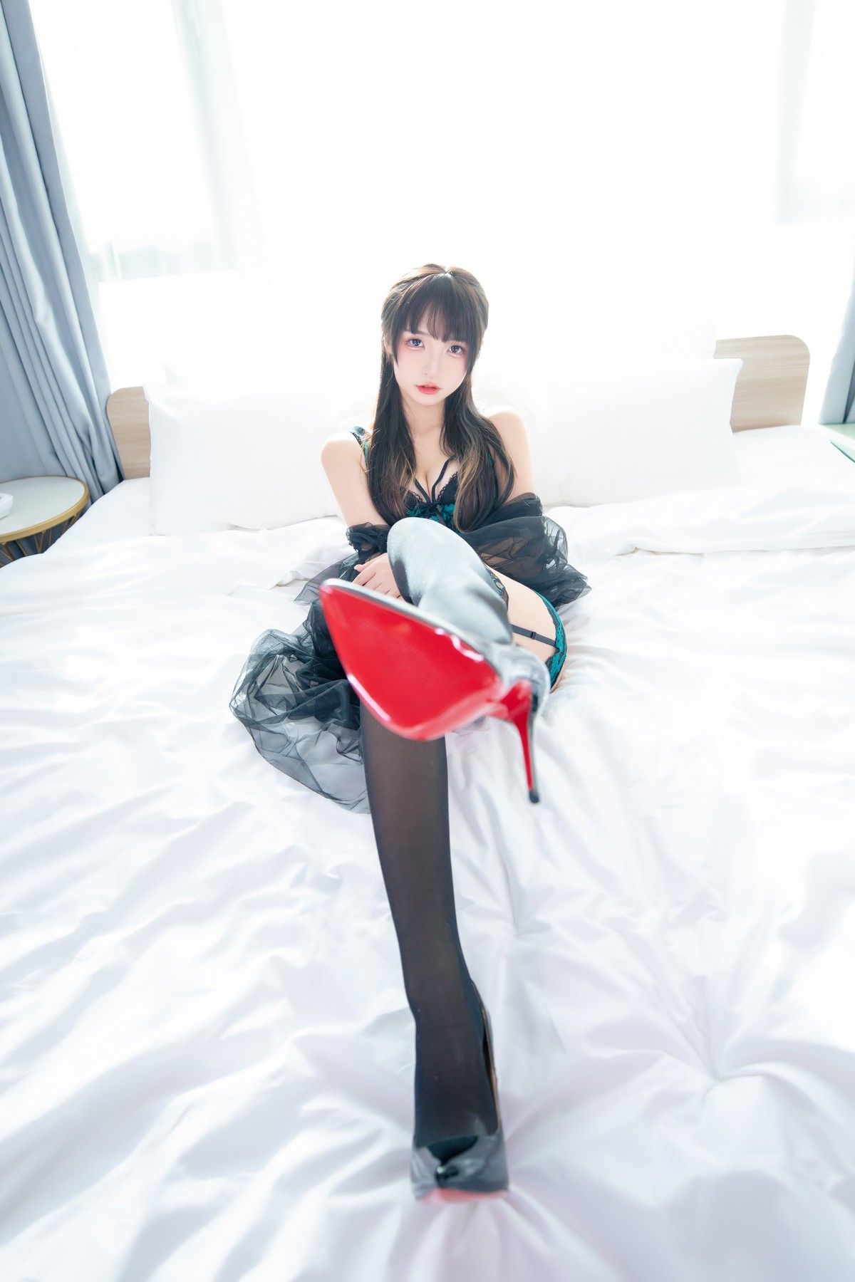 xgyw.top_萝莉美女神楽坂真冬绿野仙踪主题私房性感黑夹绿缕空服饰配蕾丝吊袜诱惑写真75P
