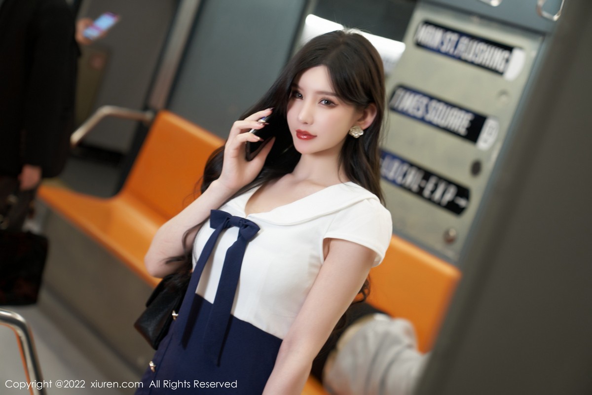 xgyw.top_XiuRen第4979期_女神周于希Sally地铁故事主题性感连衣短裙秀美腿迷人诱惑写真80P