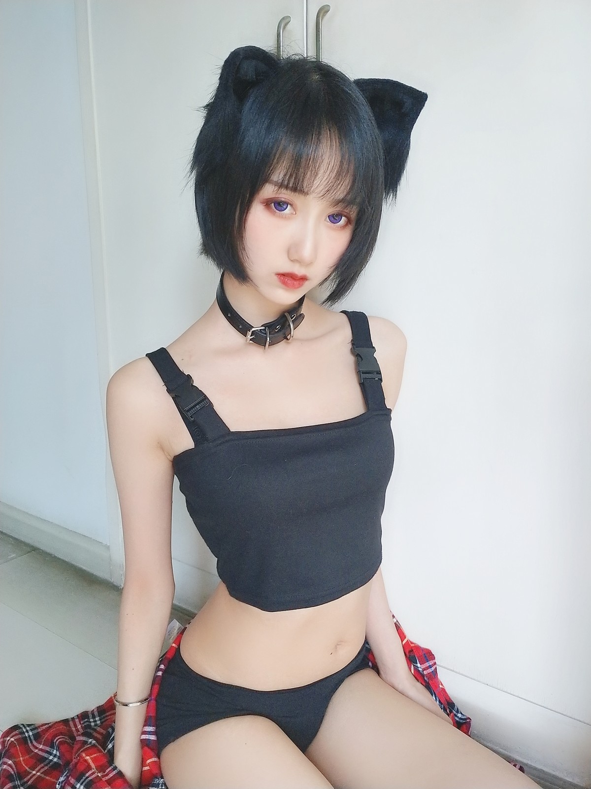 xgyw.top_萌系小姐姐木绵绵OwO不良猫主题私房脱红色衬衫露性感黑色内衣完美诱惑写真44P
