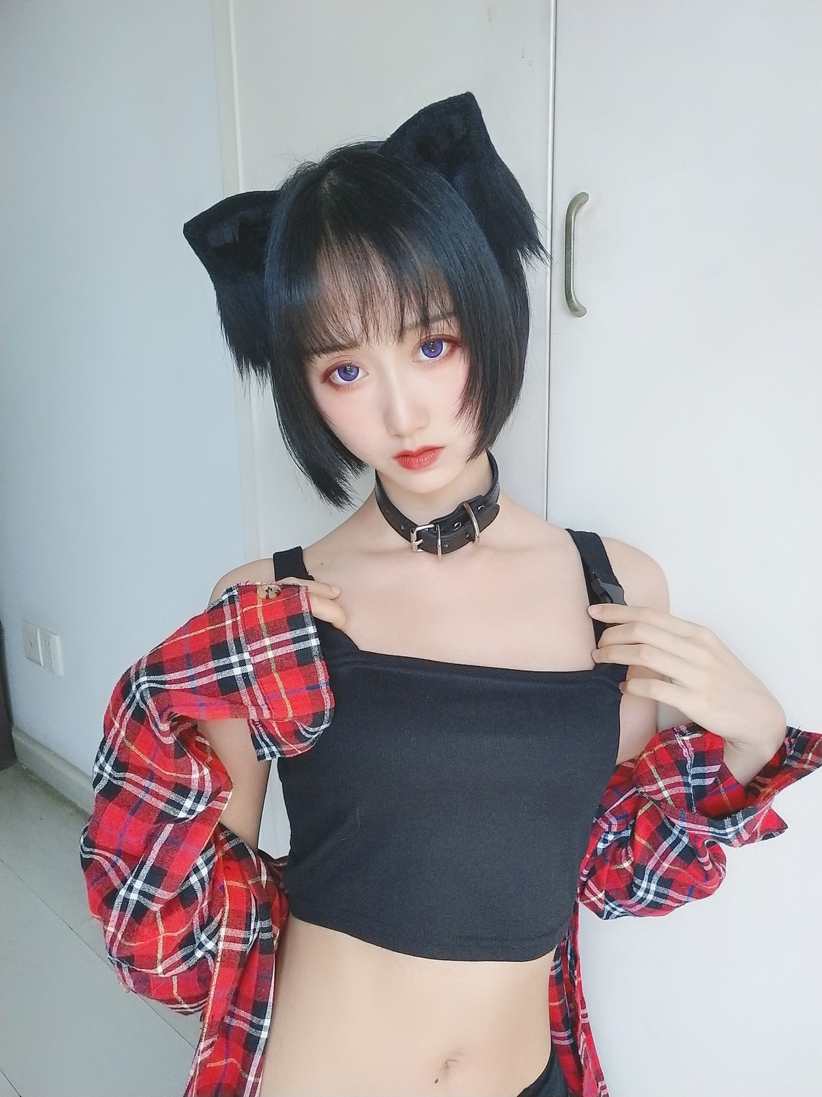 xgyw.top_萌系小姐姐木绵绵OwO不良猫主题私房脱红色衬衫露性感黑色内衣完美诱惑写真44P