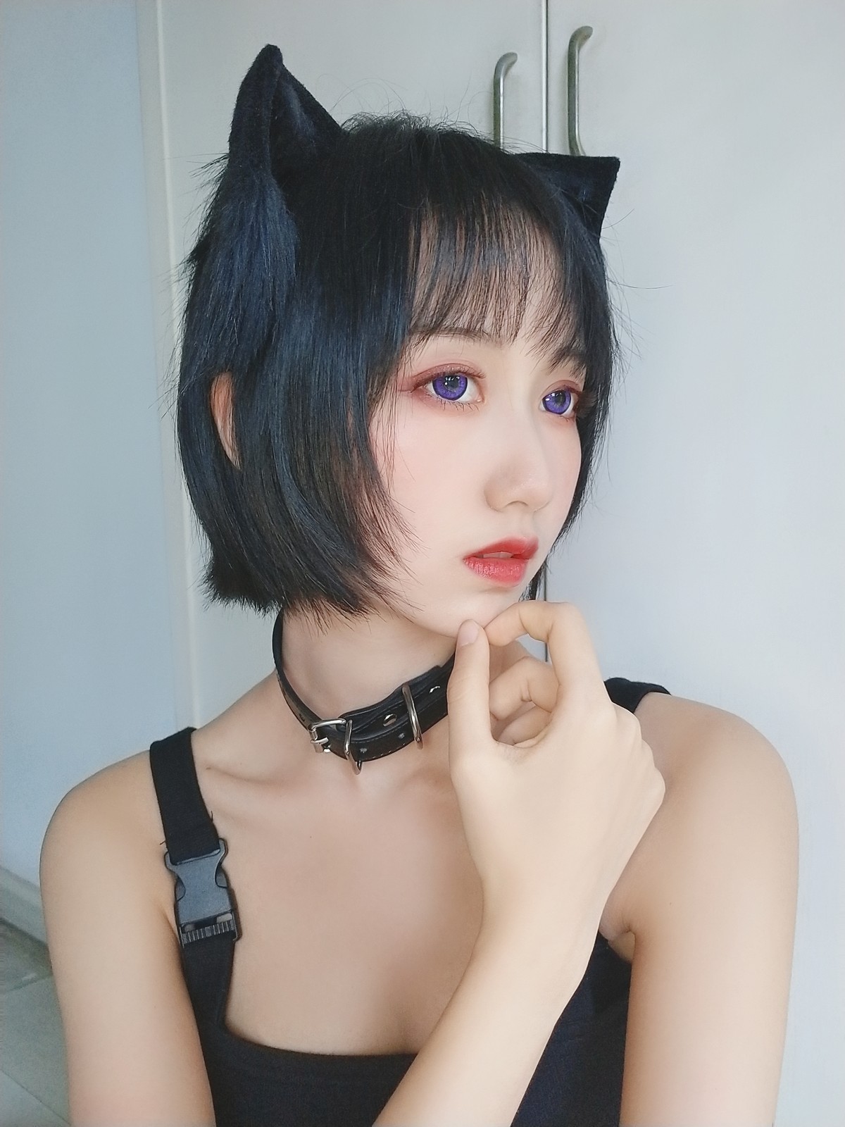 xgyw.top_萌系小姐姐木绵绵OwO不良猫主题私房脱红色衬衫露性感黑色内衣完美诱惑写真44P