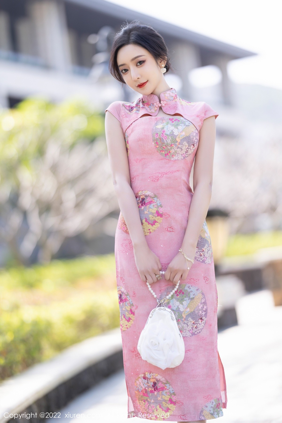 xgyw.top_XiuRen第5007期_女神王馨瑶yanni厦门旅拍脱粉红旗袍露性感内衣超薄肉丝诱惑写真85P