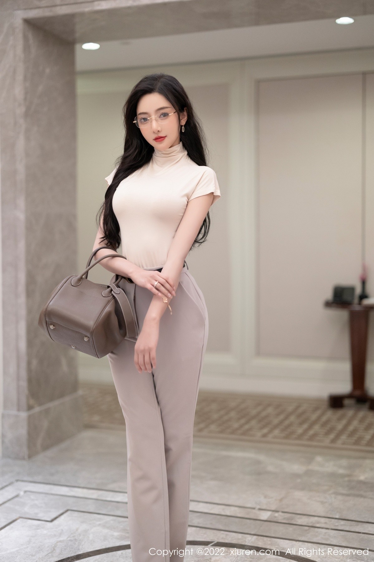 xgyw.top_XiuRen第5015期_女神王馨瑶yanni厦门旅拍OL装扮半脱露性感内衣完美诱惑写真108P