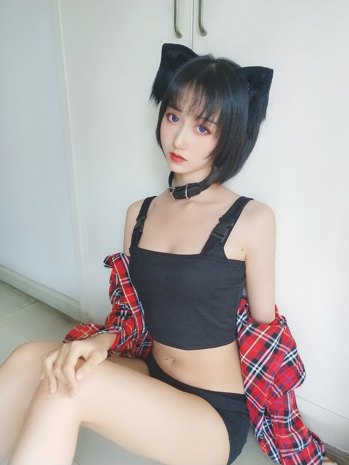 xgyw.top_萌系小姐姐木绵绵OwO不良猫主题私房脱红色衬衫露性感黑色内衣完美诱惑写真44P