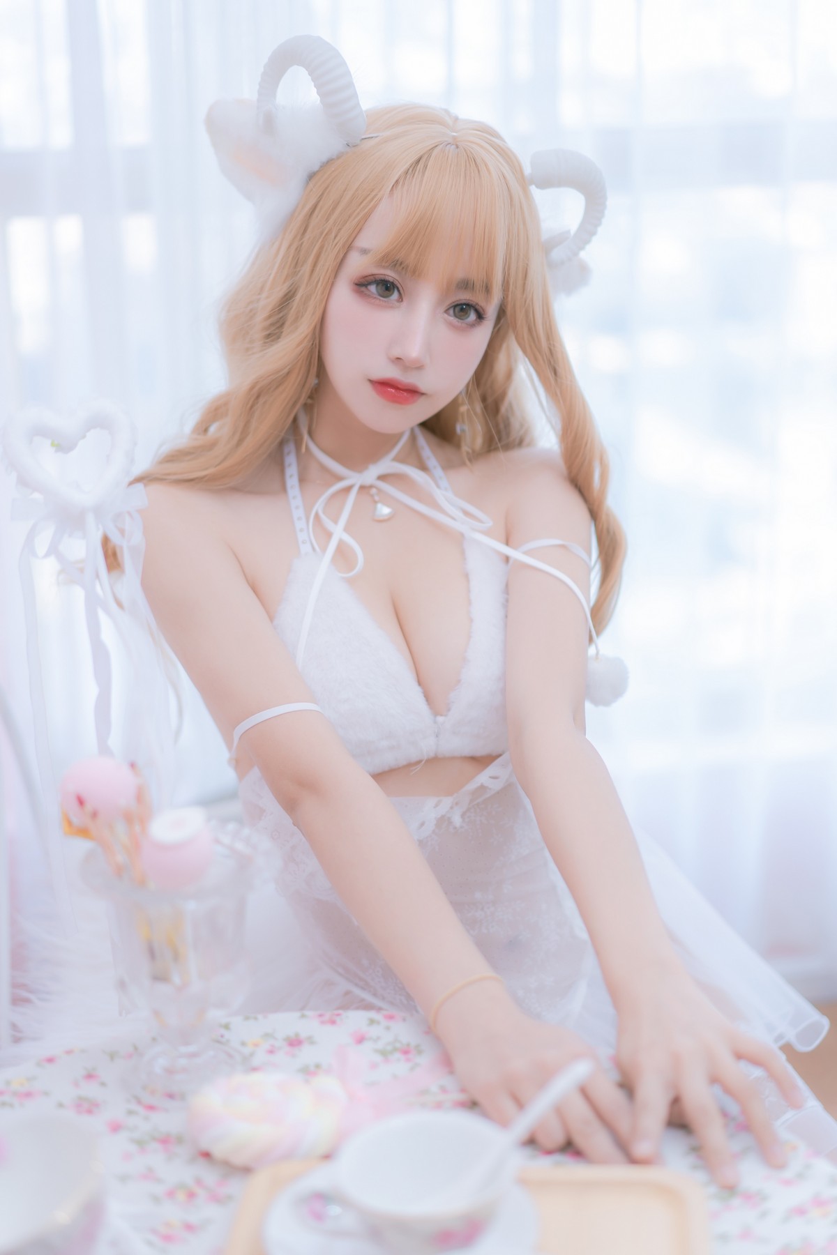 xgyw.top_斗鱼主播过期米线线喵小羊咩生日限定主题私房性感白色内衣配蕾丝袜诱惑写真69P
