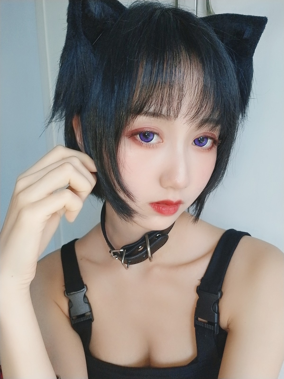 xgyw.top_萌系小姐姐木绵绵OwO不良猫主题私房脱红色衬衫露性感黑色内衣完美诱惑写真44P