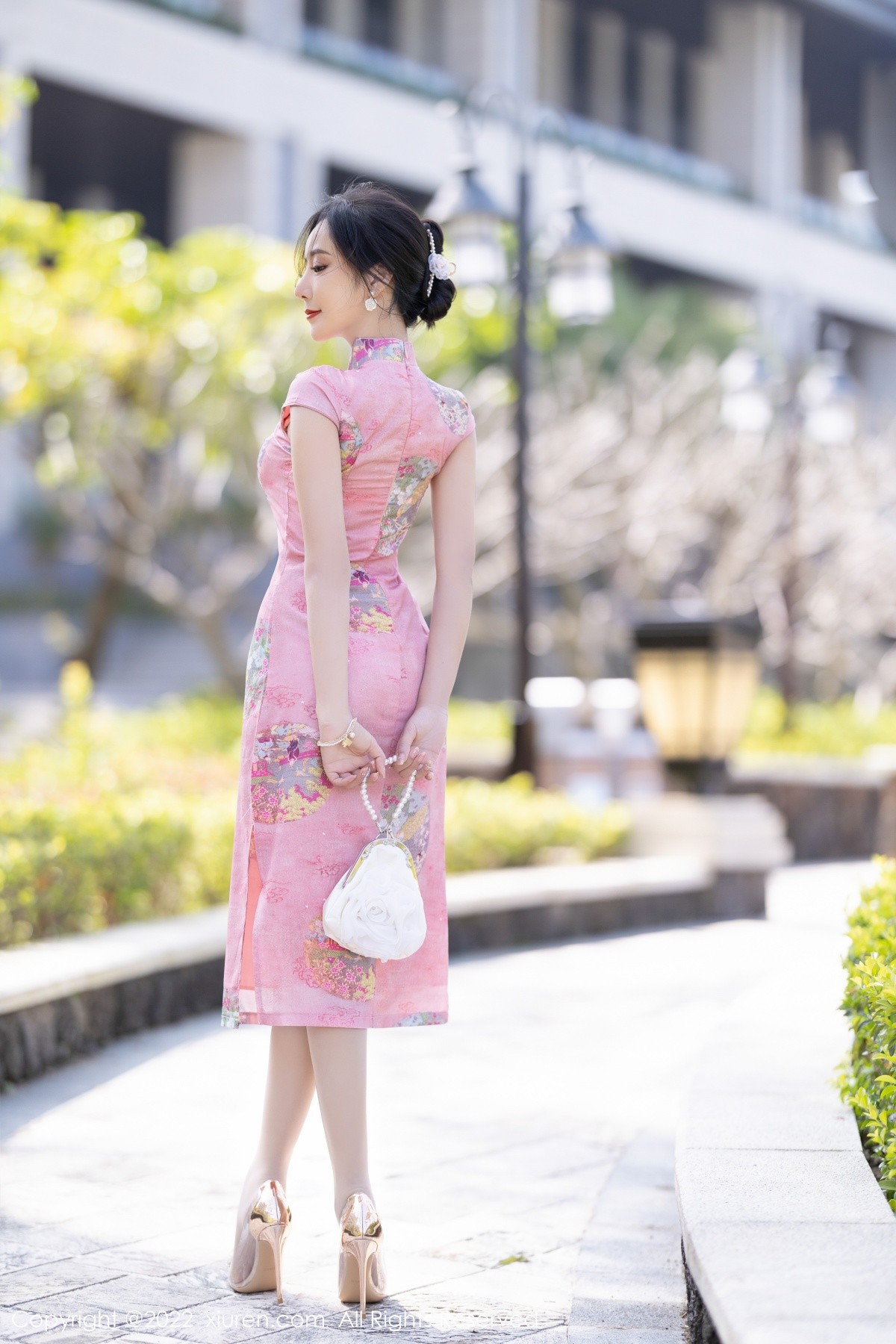 xgyw.top_XiuRen第5007期_女神王馨瑶yanni厦门旅拍脱粉红旗袍露性感内衣超薄肉丝诱惑写真85P