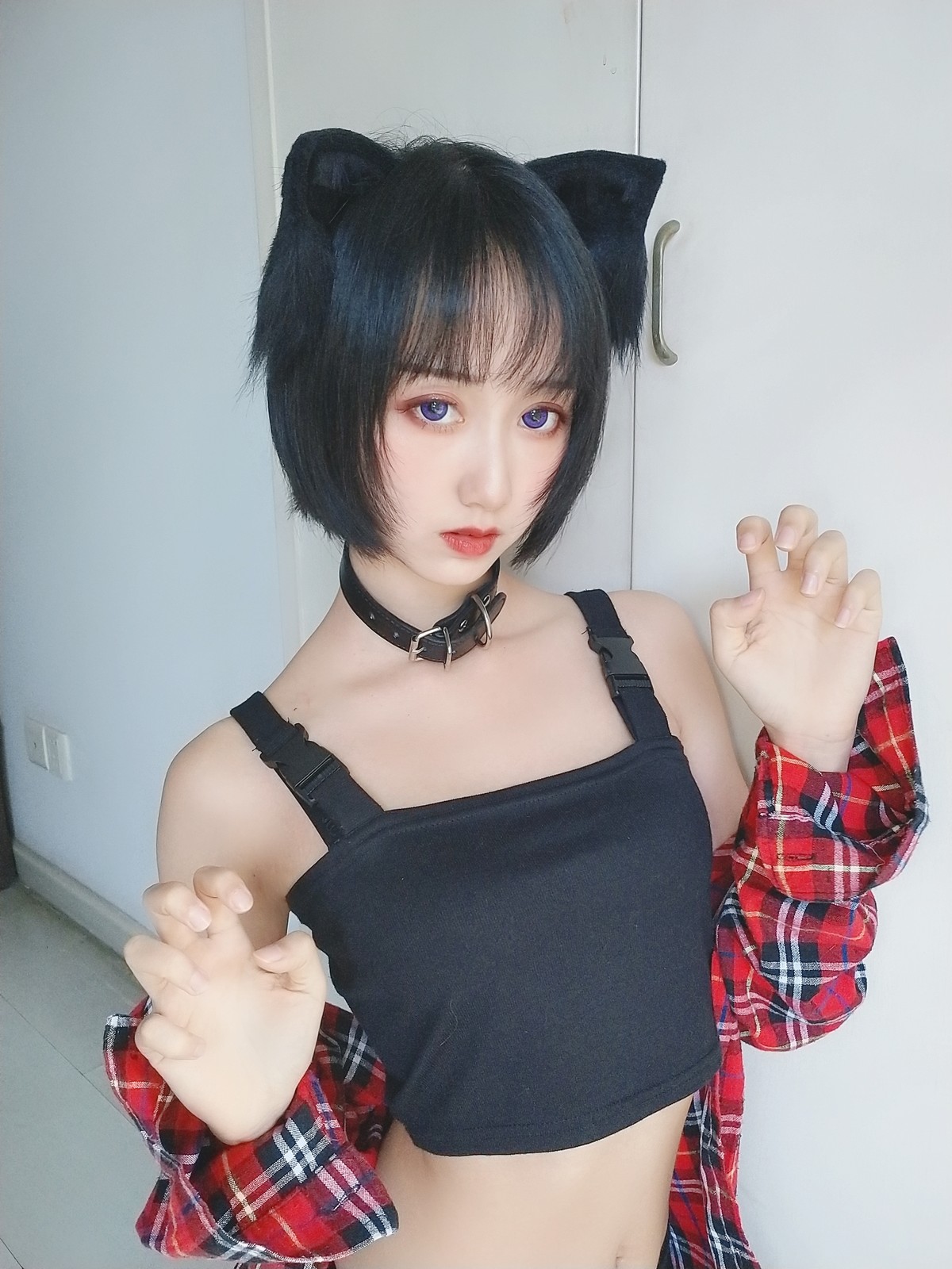 xgyw.top_萌系小姐姐木绵绵OwO不良猫主题私房脱红色衬衫露性感黑色内衣完美诱惑写真44P
