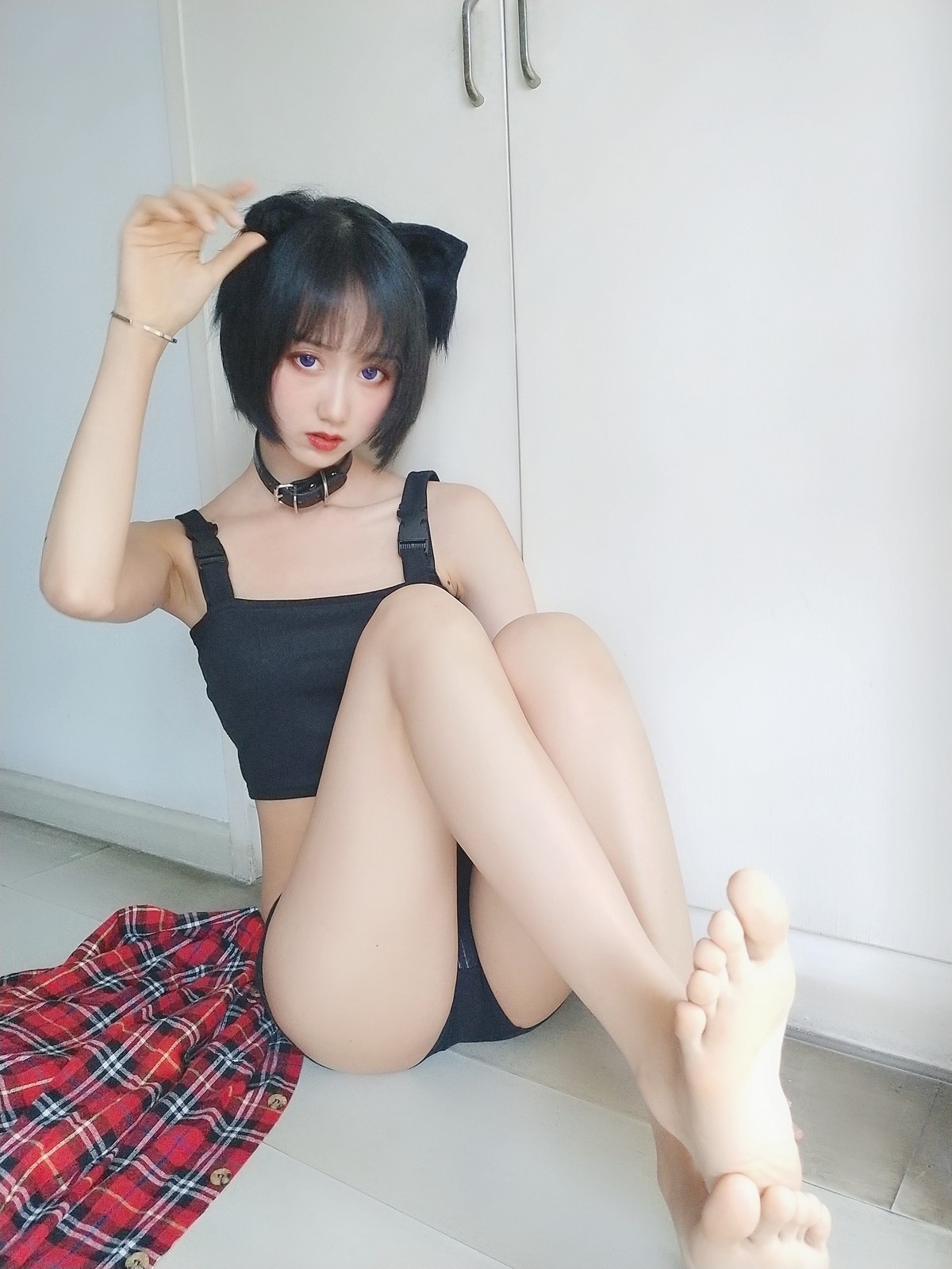 xgyw.top_萌系小姐姐木绵绵OwO不良猫主题私房脱红色衬衫露性感黑色内衣完美诱惑写真44P