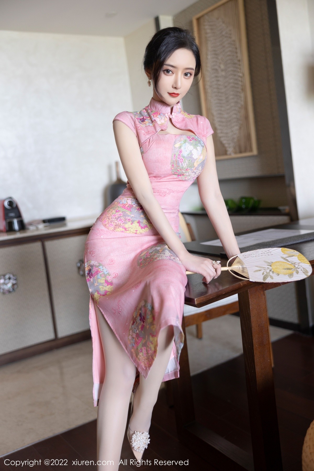 xgyw.top_XiuRen第5007期_女神王馨瑶yanni厦门旅拍脱粉红旗袍露性感内衣超薄肉丝诱惑写真85P