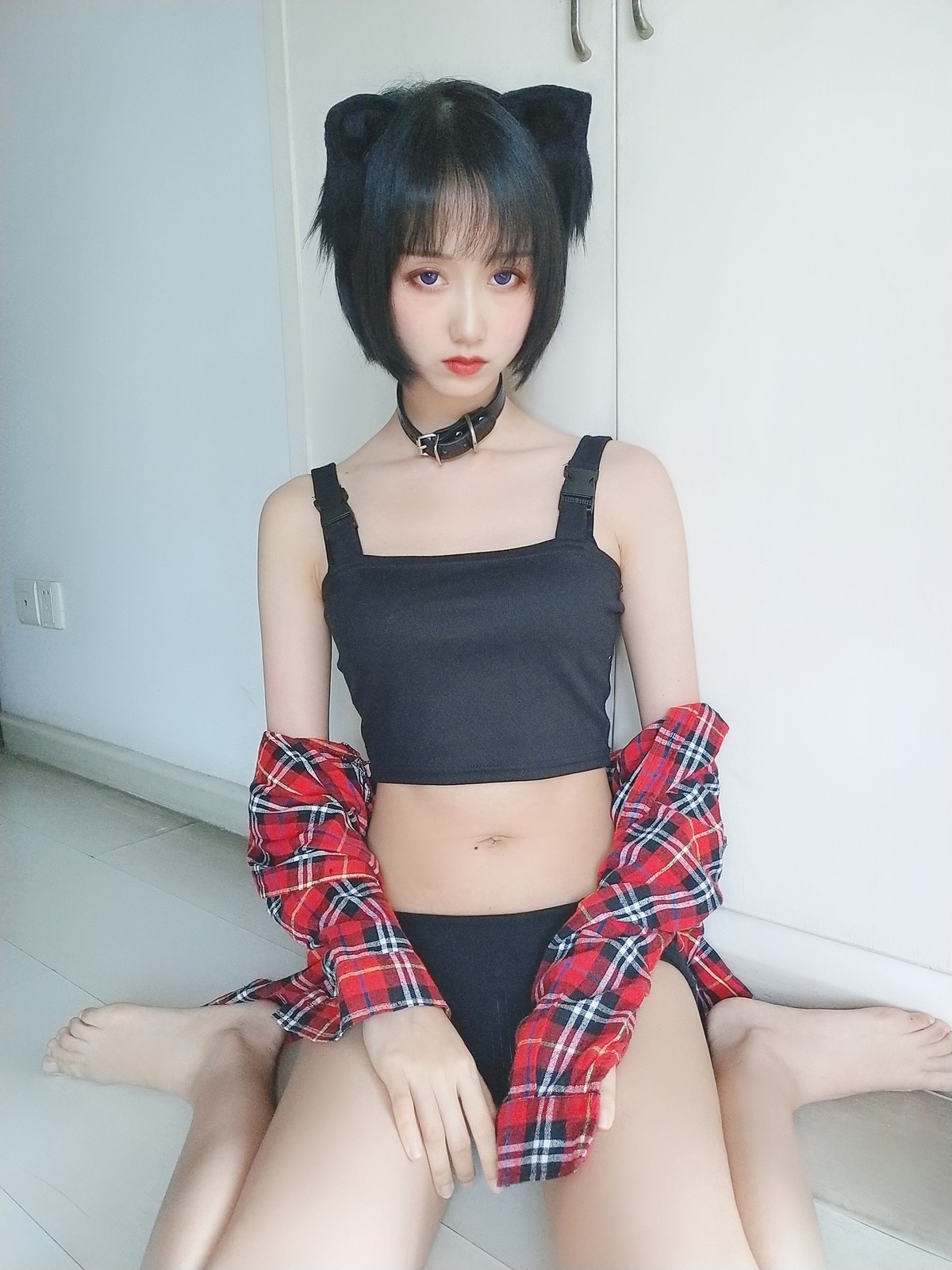 xgyw.top_萌系小姐姐木绵绵OwO不良猫主题私房脱红色衬衫露性感黑色内衣完美诱惑写真44P