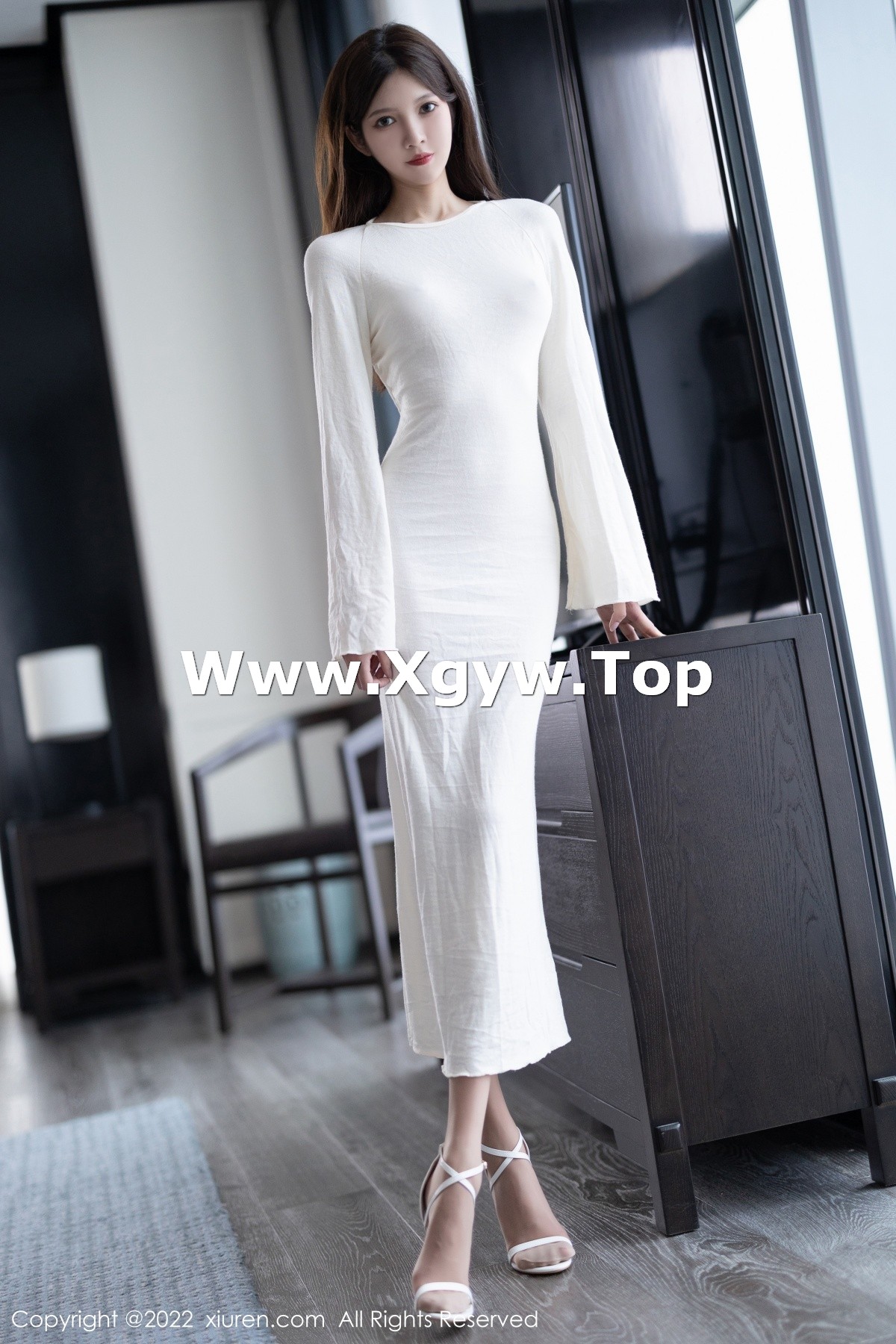 xgyw.top_XiuRen第4993期_模特程程程厦门旅拍简约白色轻透连衣长裙配超薄肉丝诱惑写真75P