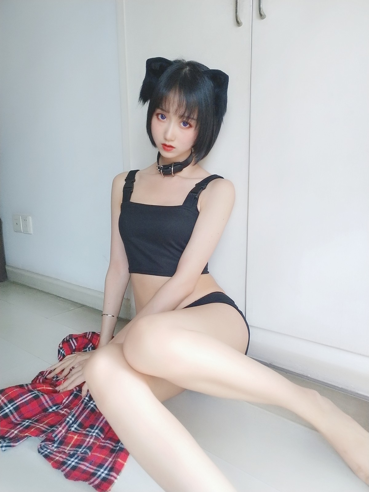 xgyw.top_萌系小姐姐木绵绵OwO不良猫主题私房脱红色衬衫露性感黑色内衣完美诱惑写真44P