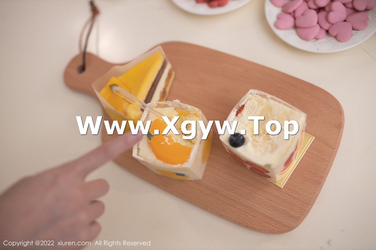 xgyw.top_XiuRen第5008期_模特鱼子酱Fish三亚旅拍厨娘角色粉色围裙秀完美身材诱惑写真82P