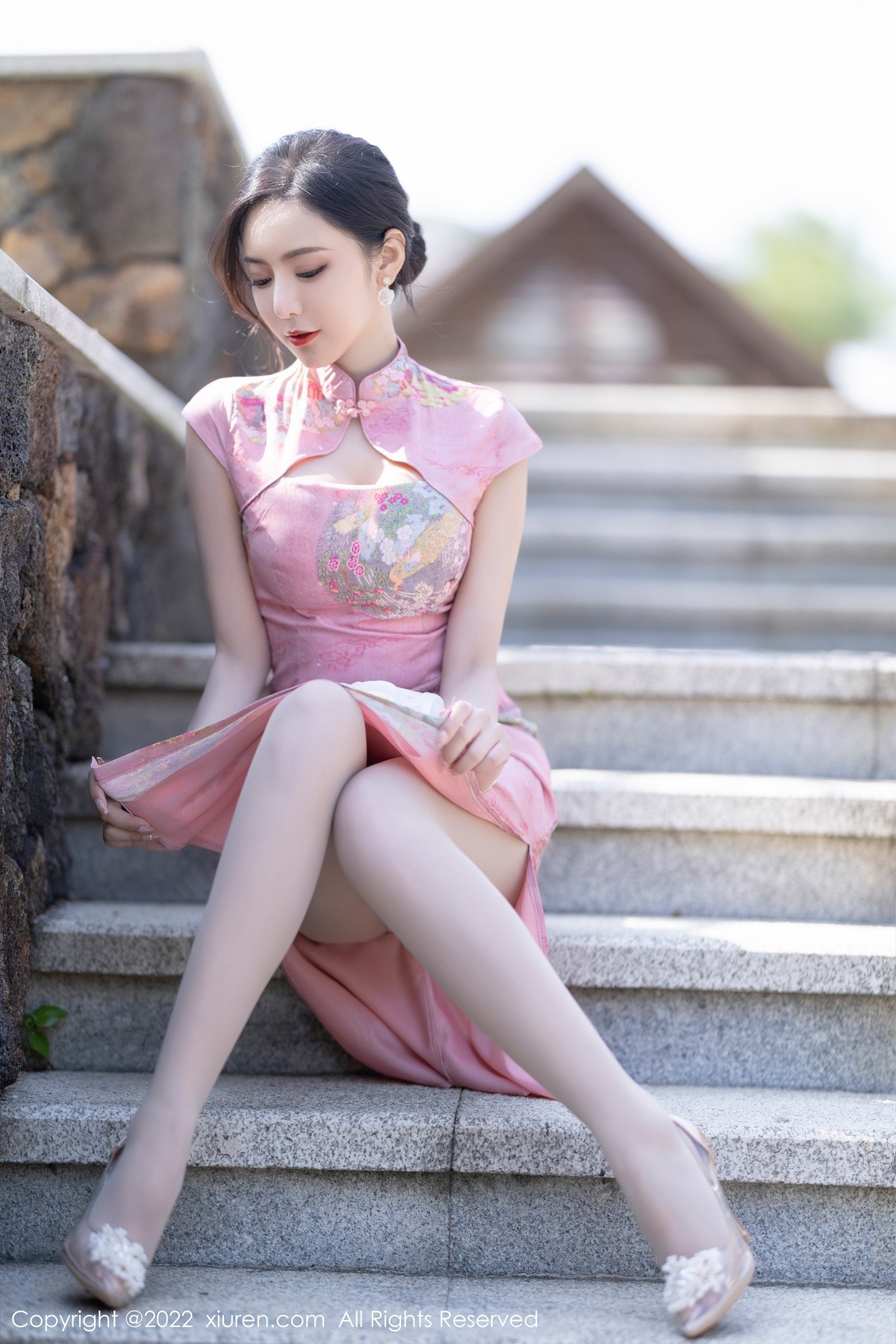 xgyw.top_XiuRen第5007期_女神王馨瑶yanni厦门旅拍脱粉红旗袍露性感内衣超薄肉丝诱惑写真85P