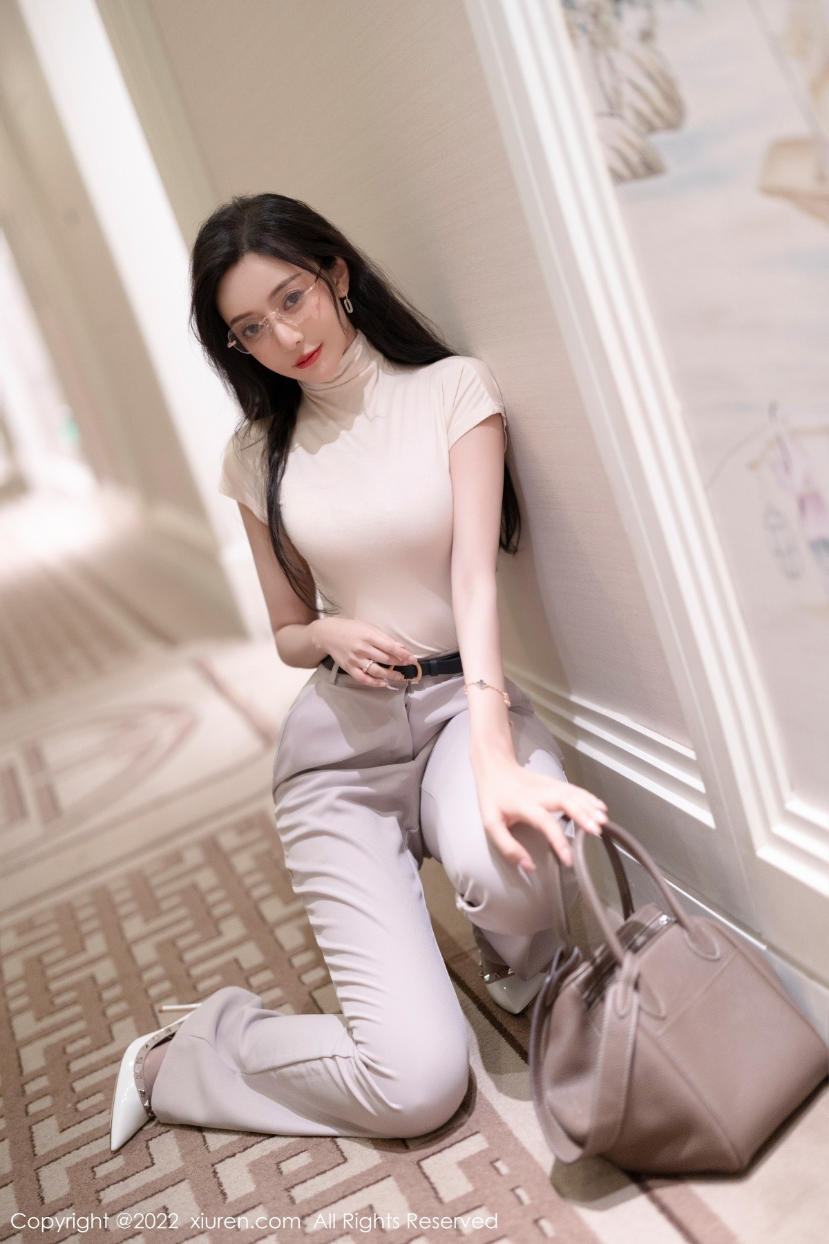 xgyw.top_XiuRen第5015期_女神王馨瑶yanni厦门旅拍OL装扮半脱露性感内衣完美诱惑写真108P