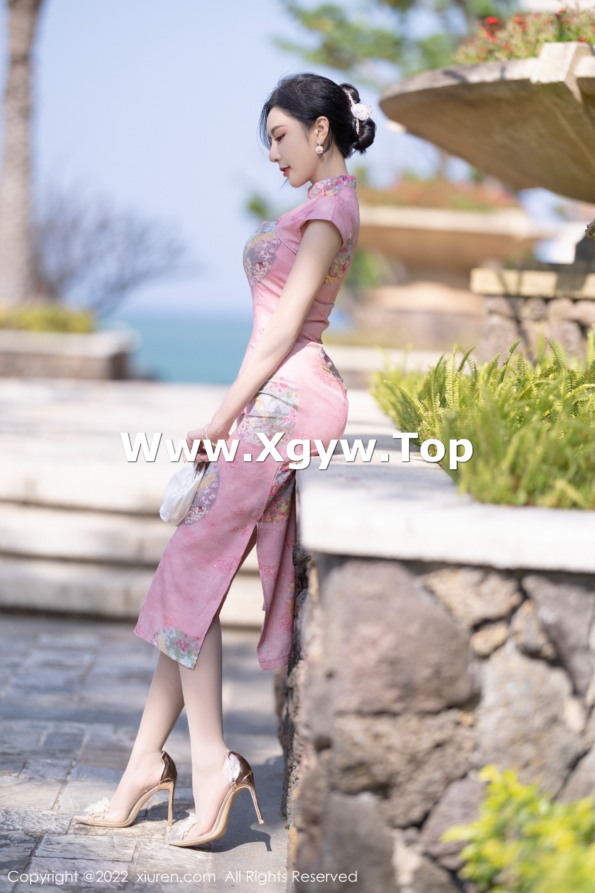 xgyw.top_XiuRen第5007期_女神王馨瑶yanni厦门旅拍脱粉红旗袍露性感内衣超薄肉丝诱惑写真85P