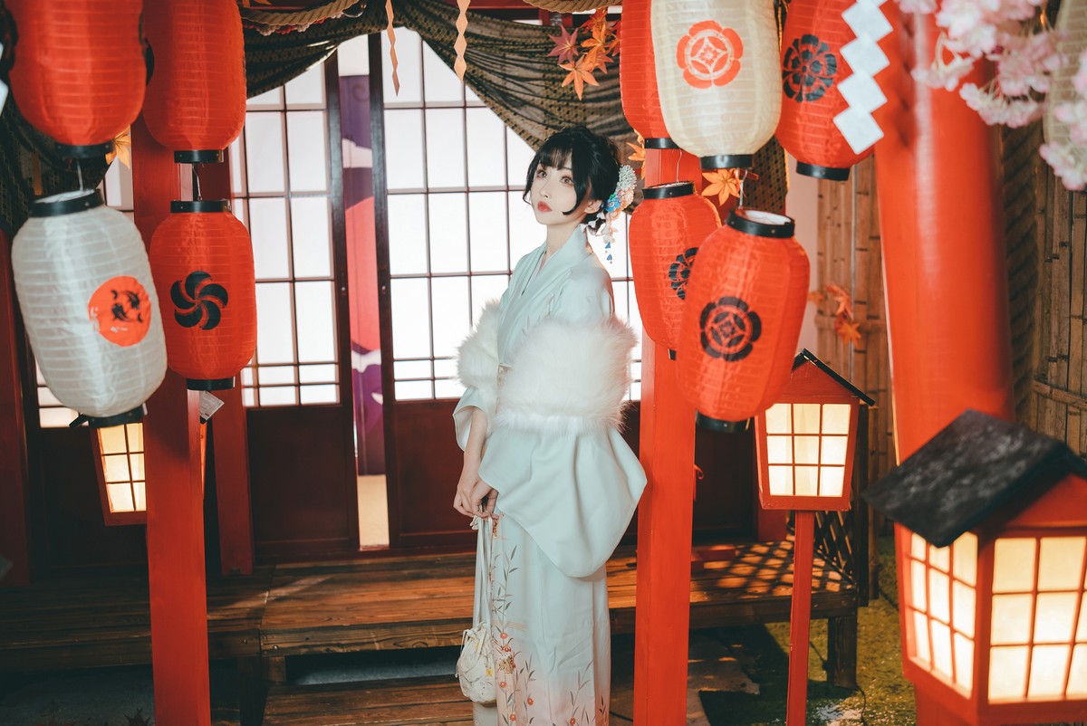 xgyw.top_网络美女rioko凉凉子温泉旅行主题私房脱日系服饰露性感蕾丝内衣迷人诱惑写真31P