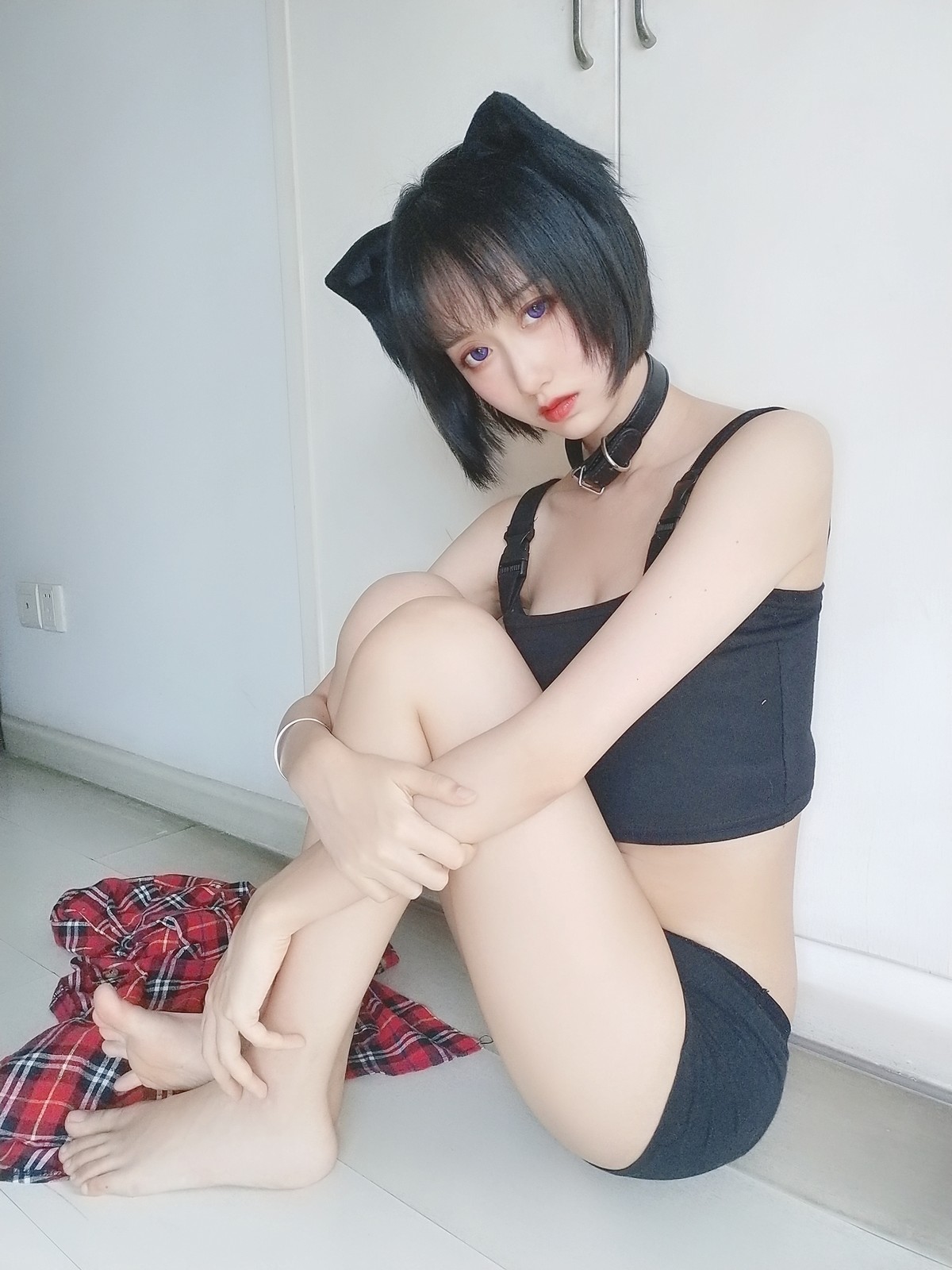 xgyw.top_萌系小姐姐木绵绵OwO不良猫主题私房脱红色衬衫露性感黑色内衣完美诱惑写真44P