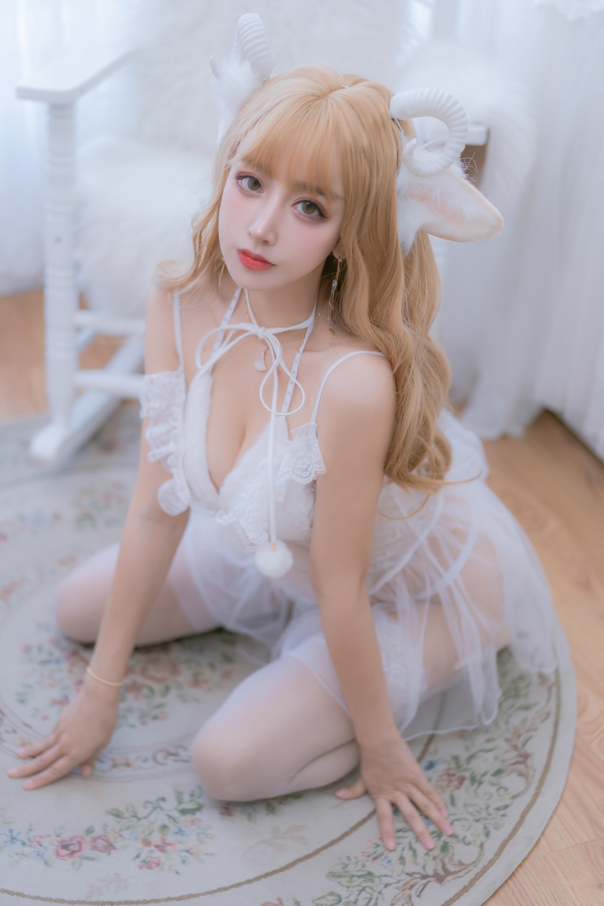 xgyw.top_斗鱼主播过期米线线喵小羊咩生日限定主题私房性感白色内衣配蕾丝袜诱惑写真69P