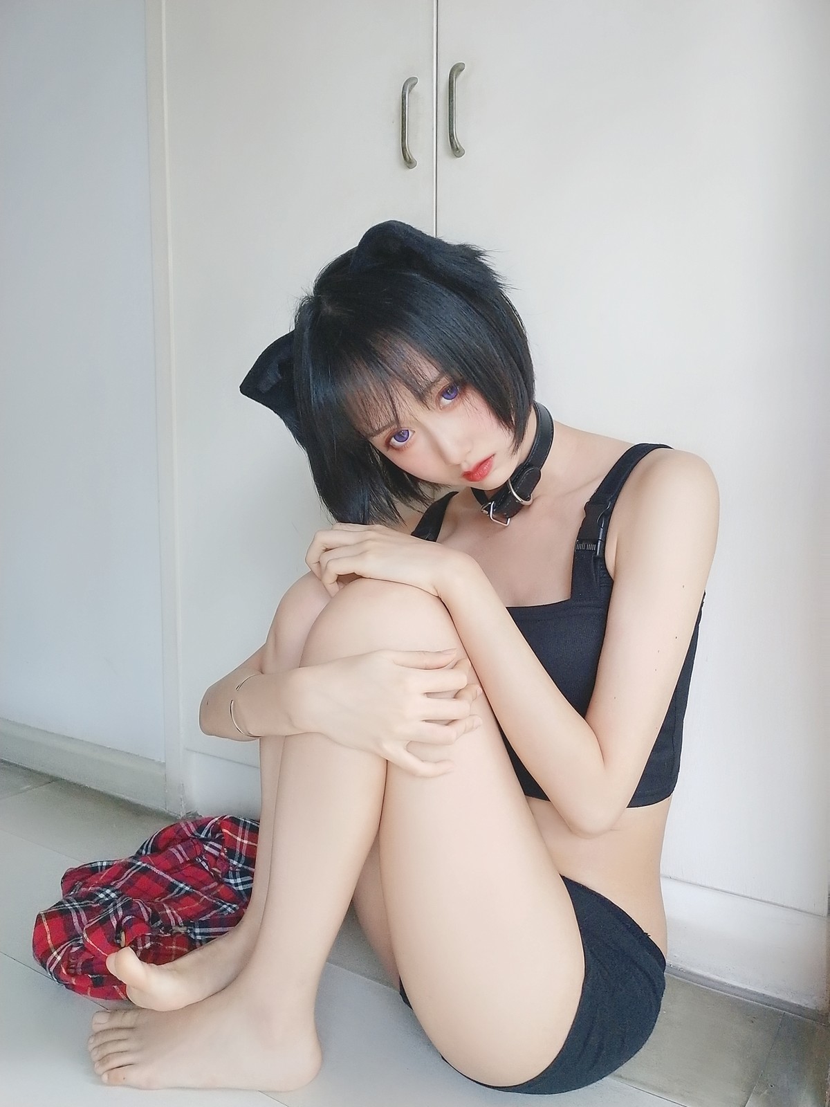 xgyw.top_萌系小姐姐木绵绵OwO不良猫主题私房脱红色衬衫露性感黑色内衣完美诱惑写真44P