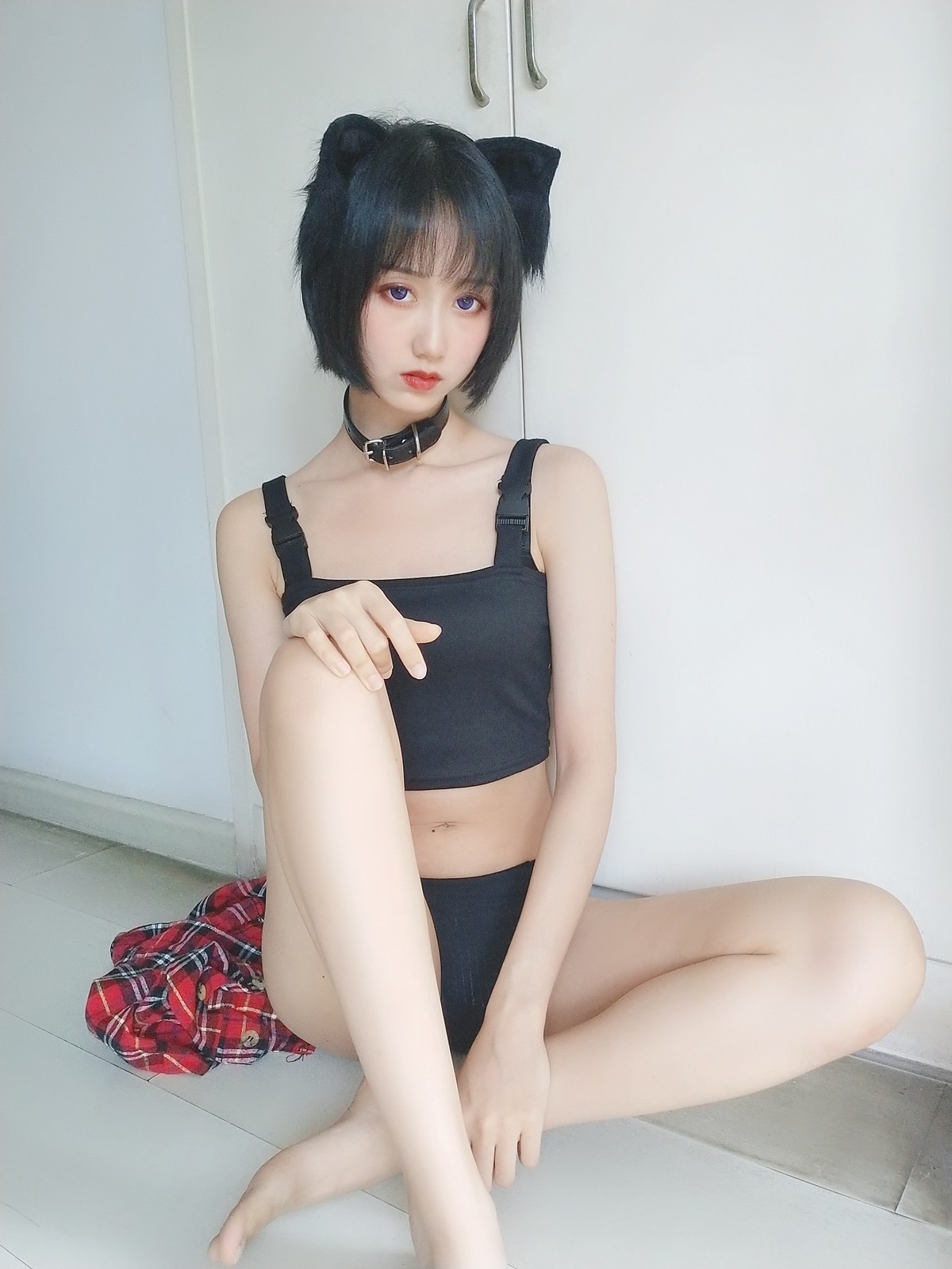 xgyw.top_萌系小姐姐木绵绵OwO不良猫主题私房脱红色衬衫露性感黑色内衣完美诱惑写真44P