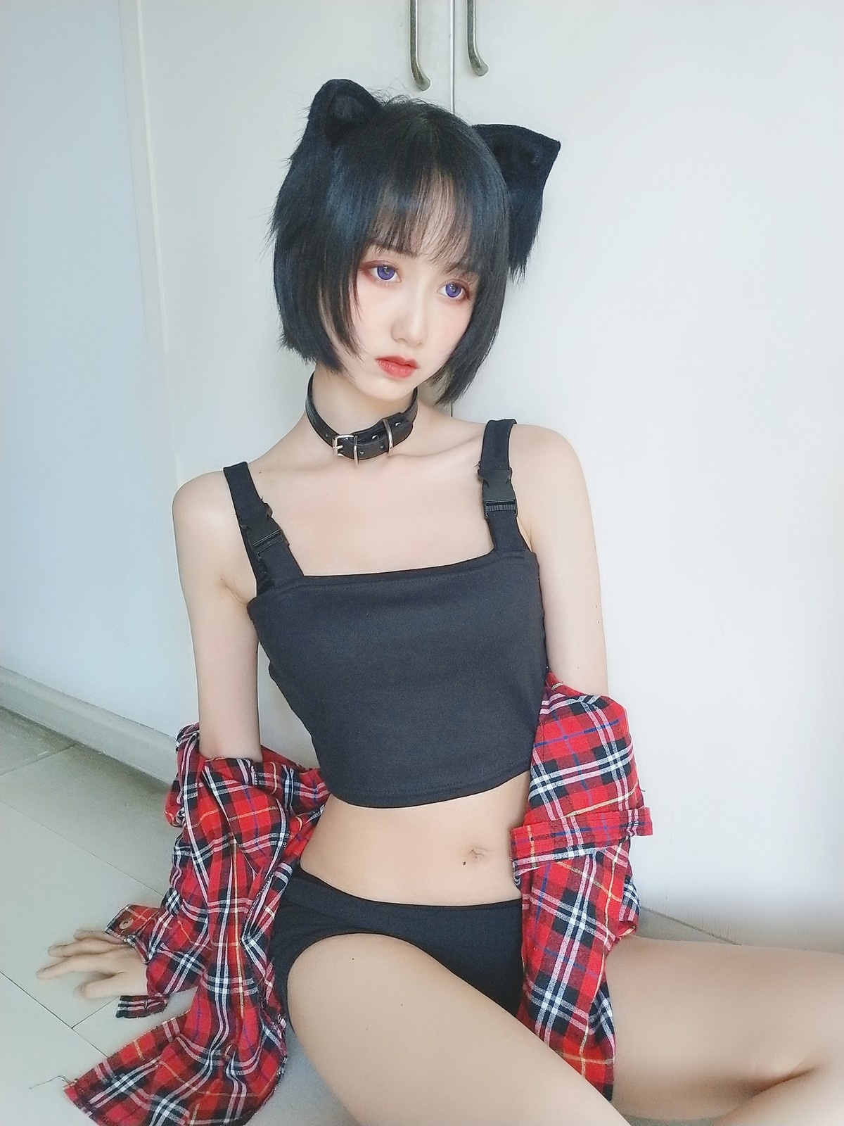 xgyw.top_萌系小姐姐木绵绵OwO不良猫主题私房脱红色衬衫露性感黑色内衣完美诱惑写真44P