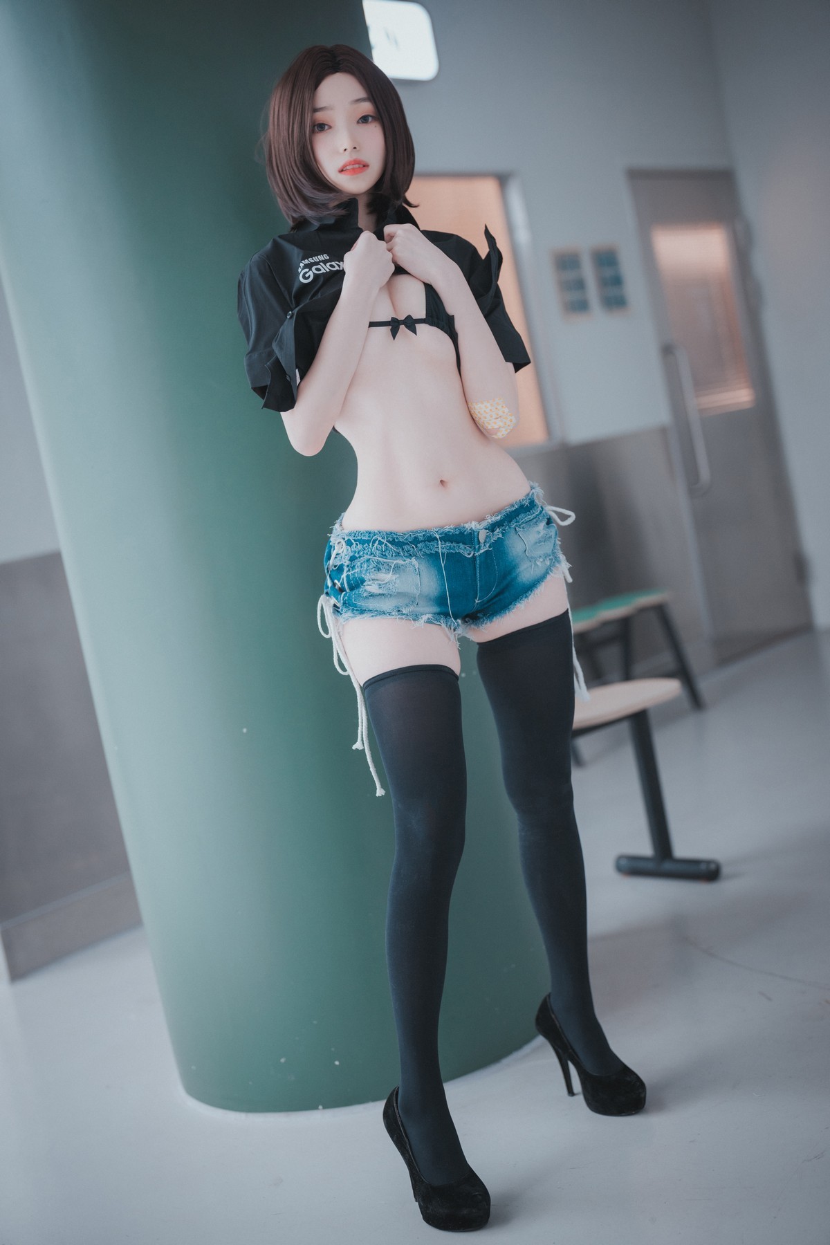 xgyw.top_[DJAWA]No.045_模特BamBi_Hi Sam!主题半脱性感黑色服饰露三点式内衣诱惑写真176P