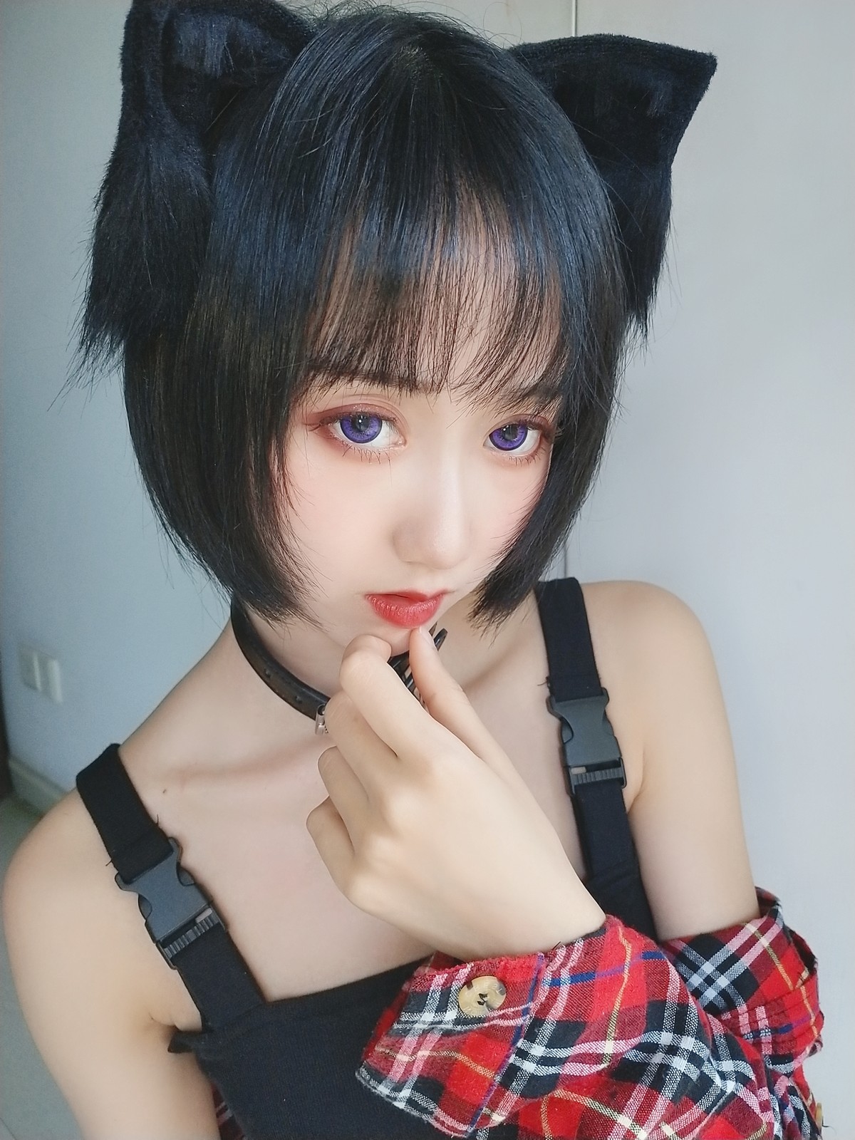 xgyw.top_萌系小姐姐木绵绵OwO不良猫主题私房脱红色衬衫露性感黑色内衣完美诱惑写真44P