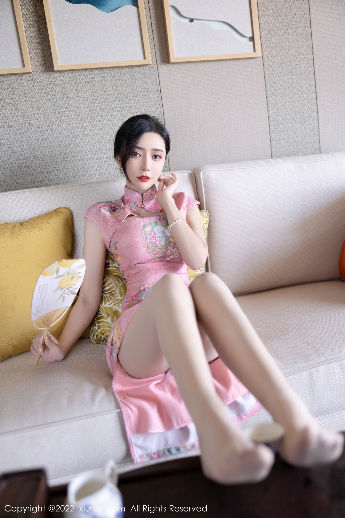 xgyw.top_XiuRen第5007期_女神王馨瑶yanni厦门旅拍脱粉红旗袍露性感内衣超薄肉丝诱惑写真85P