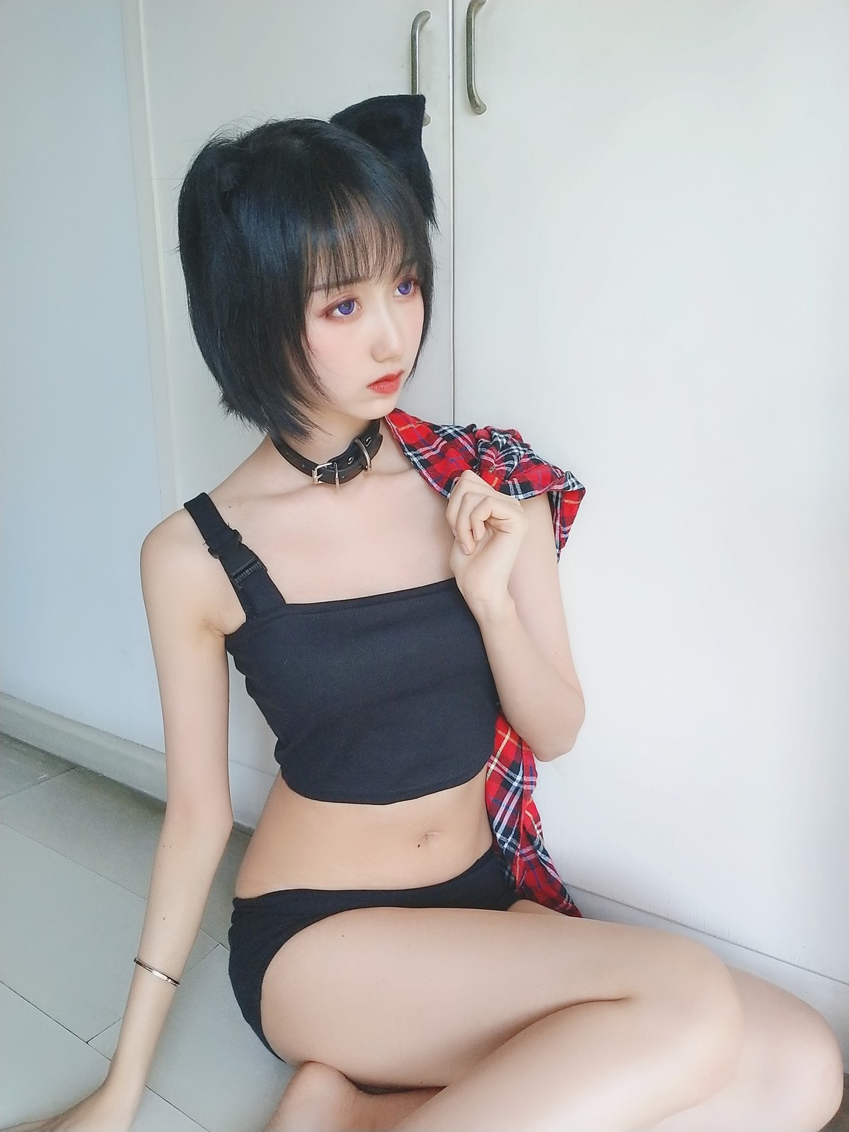 xgyw.top_萌系小姐姐木绵绵OwO不良猫主题私房脱红色衬衫露性感黑色内衣完美诱惑写真44P