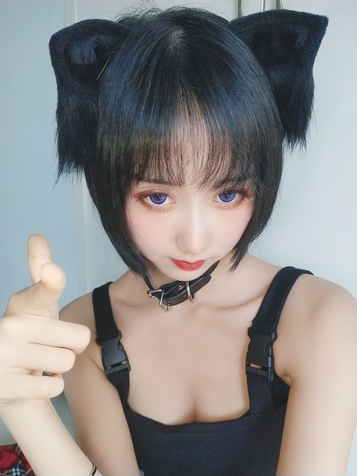 xgyw.top_萌系小姐姐木绵绵OwO不良猫主题私房脱红色衬衫露性感黑色内衣完美诱惑写真44P