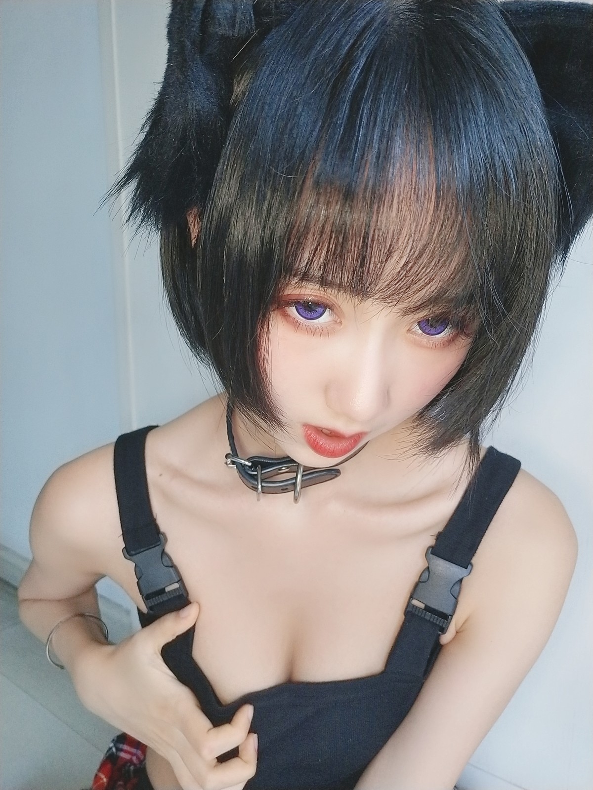 xgyw.top_萌系小姐姐木绵绵OwO不良猫主题私房脱红色衬衫露性感黑色内衣完美诱惑写真44P