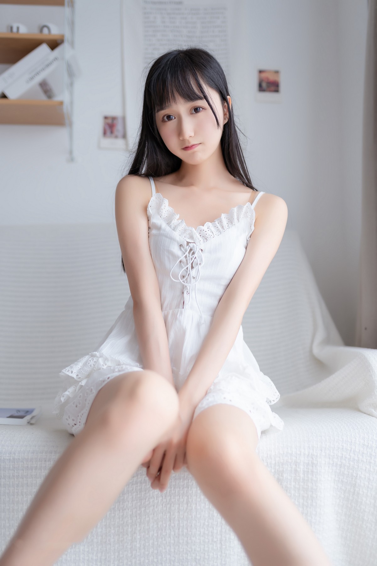 xgyw.top_萌系小姐姐木绵绵OwO白色睡裙主题私房性感睡裙秀白嫩美腿迷人诱惑写真40P