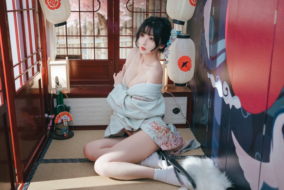 xgyw.top_网络美女rioko凉凉子温泉旅行主题私房脱日系服饰露性感蕾丝内衣迷人诱惑写真31P