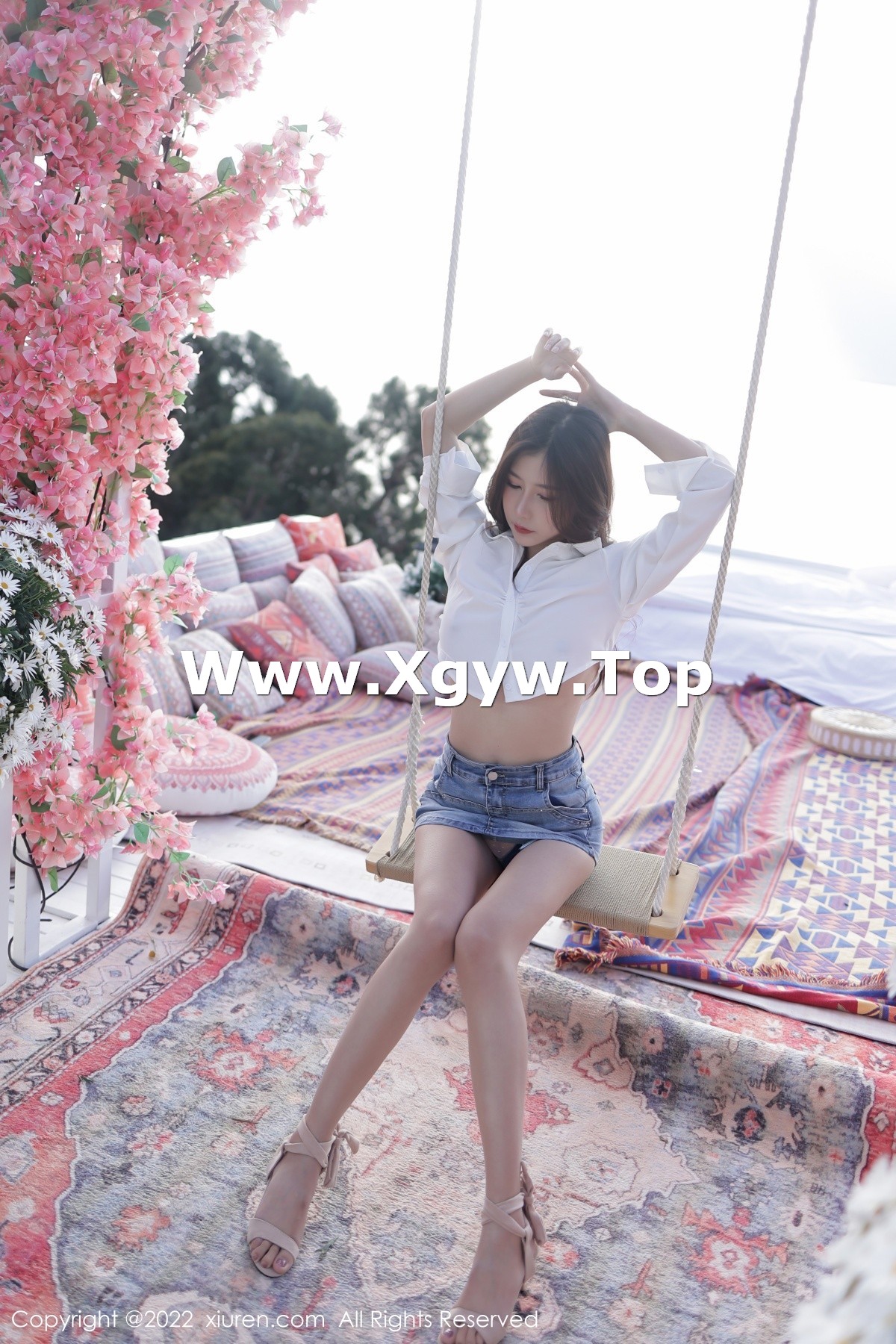 xgyw.top_XiuRen第5013期_模特尹甜甜大理旅拍户外性感白T配牛仔短裤秀完美身材诱惑写真59P