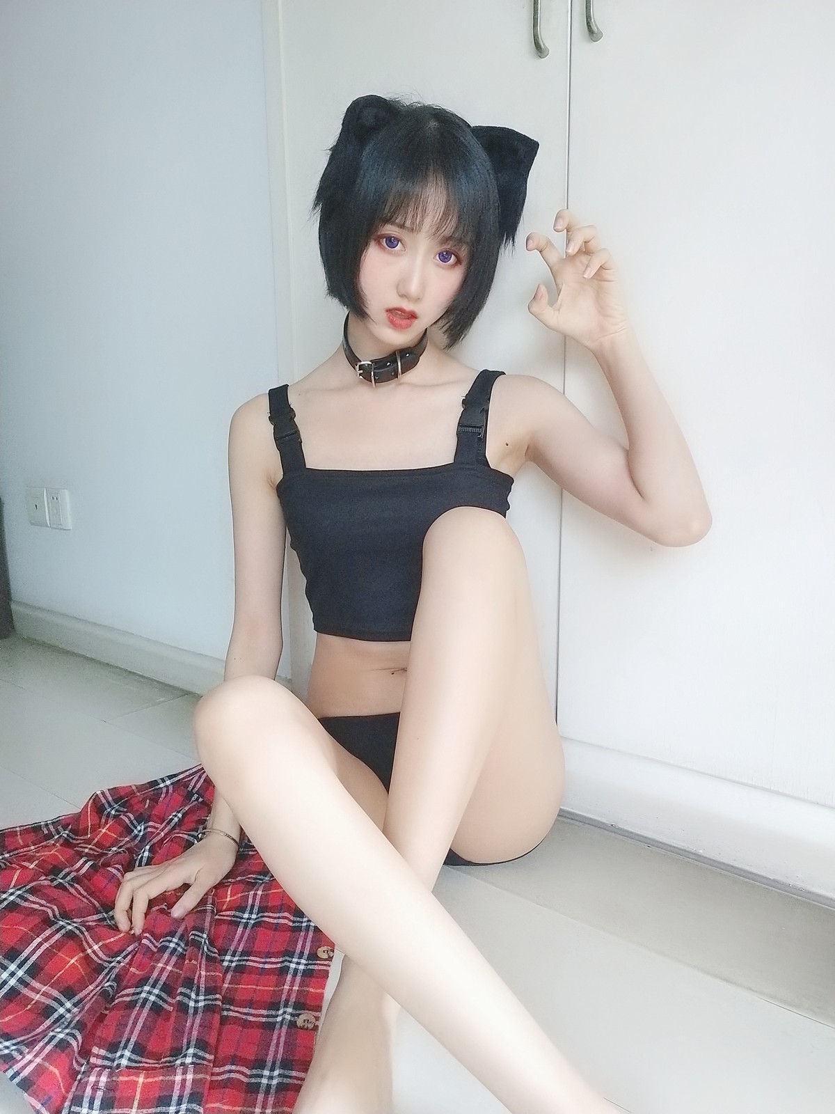 xgyw.top_萌系小姐姐木绵绵OwO不良猫主题私房脱红色衬衫露性感黑色内衣完美诱惑写真44P