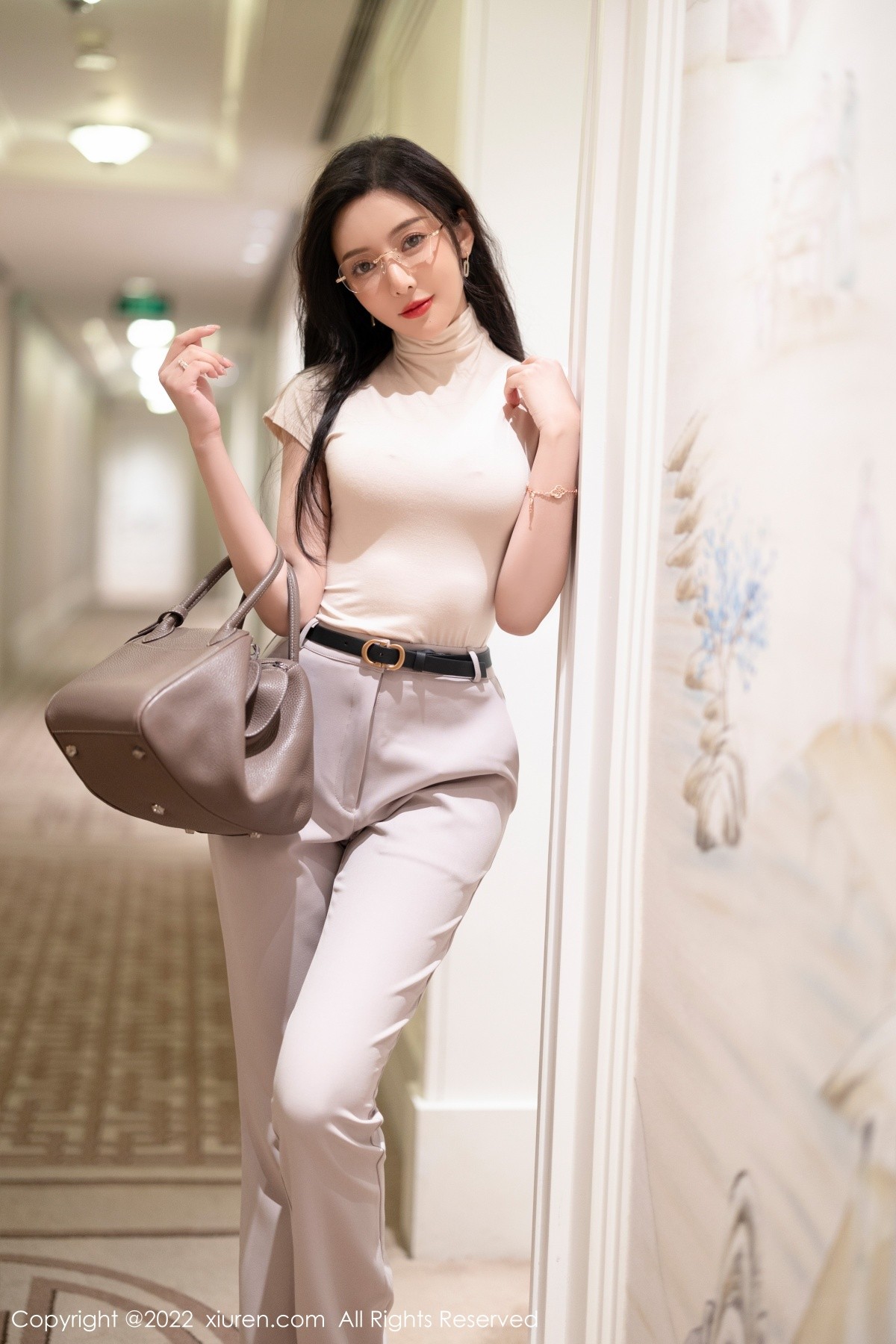 xgyw.top_XiuRen第5015期_女神王馨瑶yanni厦门旅拍OL装扮半脱露性感内衣完美诱惑写真108P