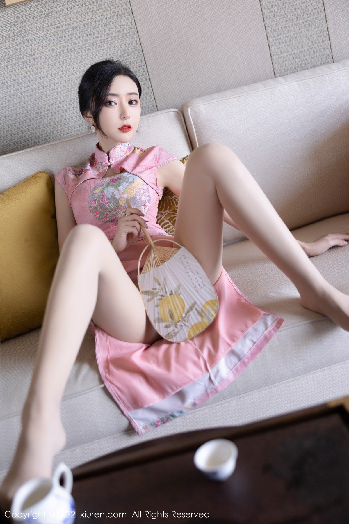 xgyw.top_XiuRen第5007期_女神王馨瑶yanni厦门旅拍脱粉红旗袍露性感内衣超薄肉丝诱惑写真85P