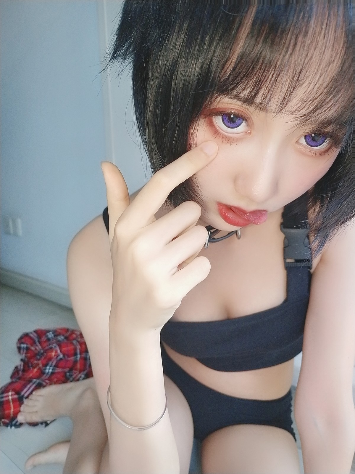 xgyw.top_萌系小姐姐木绵绵OwO不良猫主题私房脱红色衬衫露性感黑色内衣完美诱惑写真44P