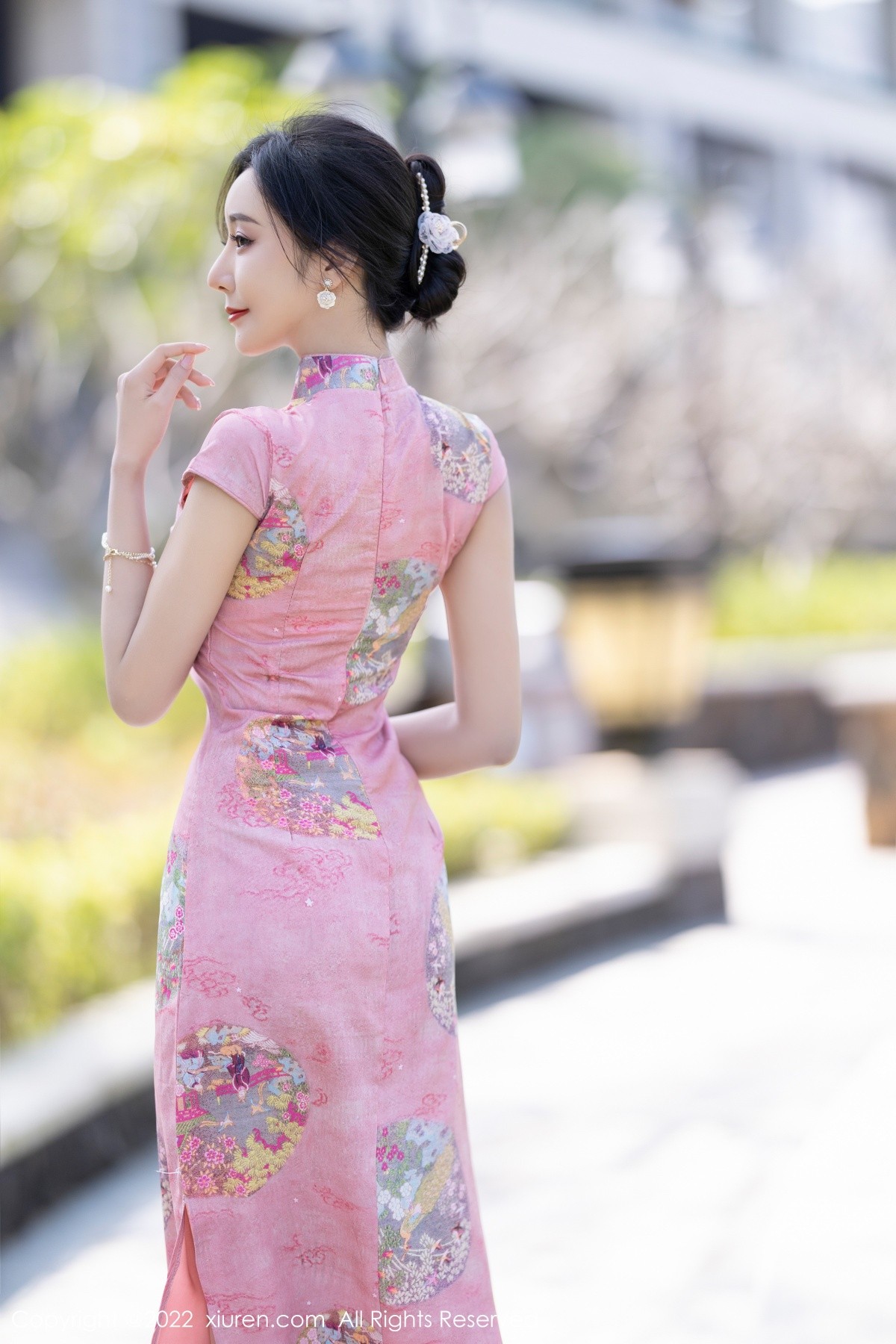 xgyw.top_XiuRen第5007期_女神王馨瑶yanni厦门旅拍脱粉红旗袍露性感内衣超薄肉丝诱惑写真85P