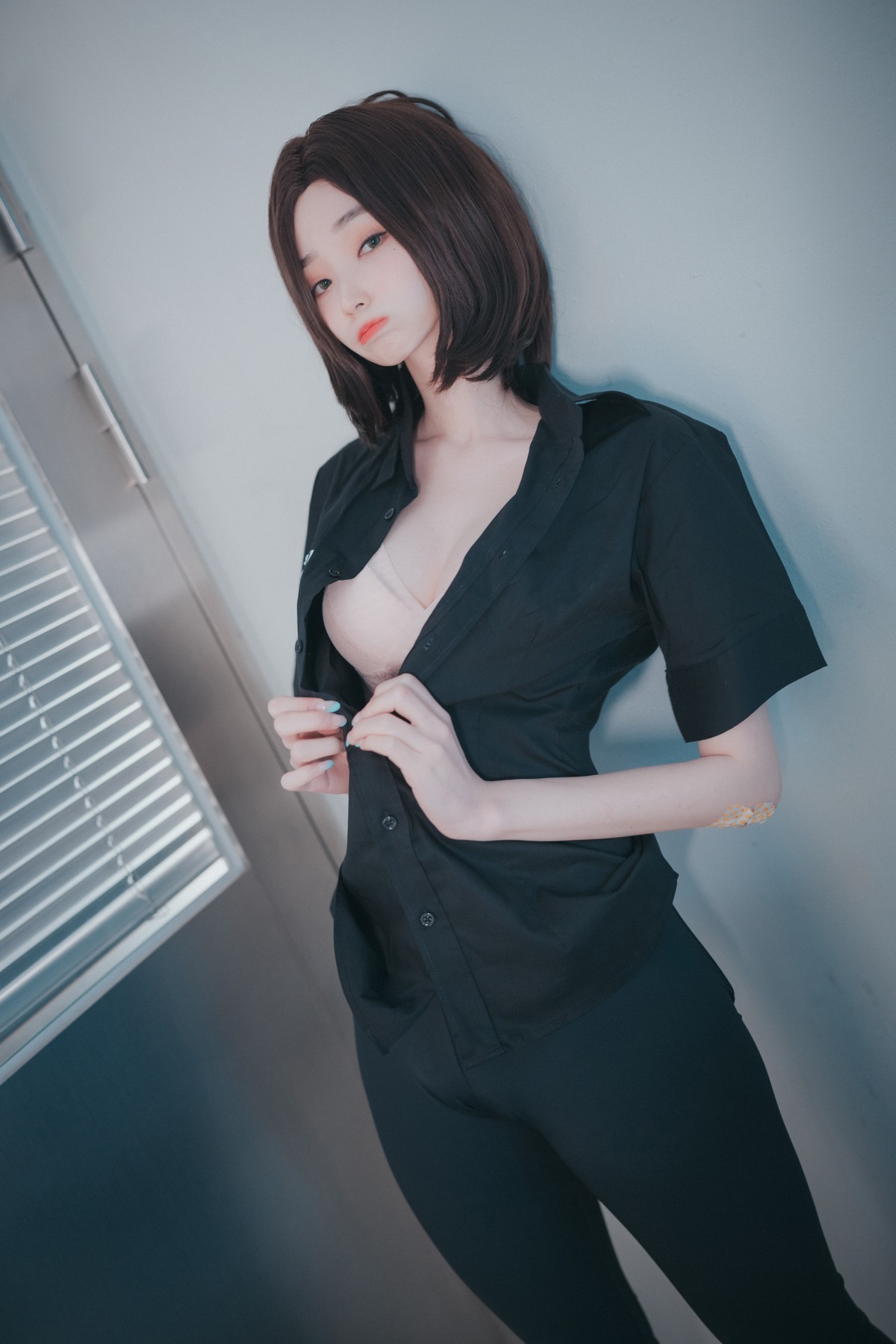 xgyw.top_[DJAWA]No.045_模特BamBi_Hi Sam!主题半脱性感黑色服饰露三点式内衣诱惑写真176P