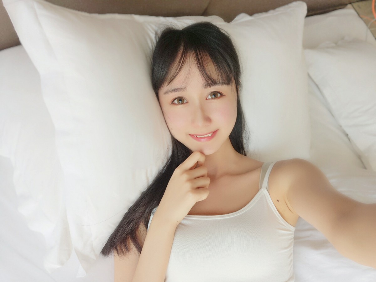 xgyw.top_萌系小姐姐木绵绵OwO白色背心Cos主题私房吊带背心配粉色内裤迷人诱惑写真28P
