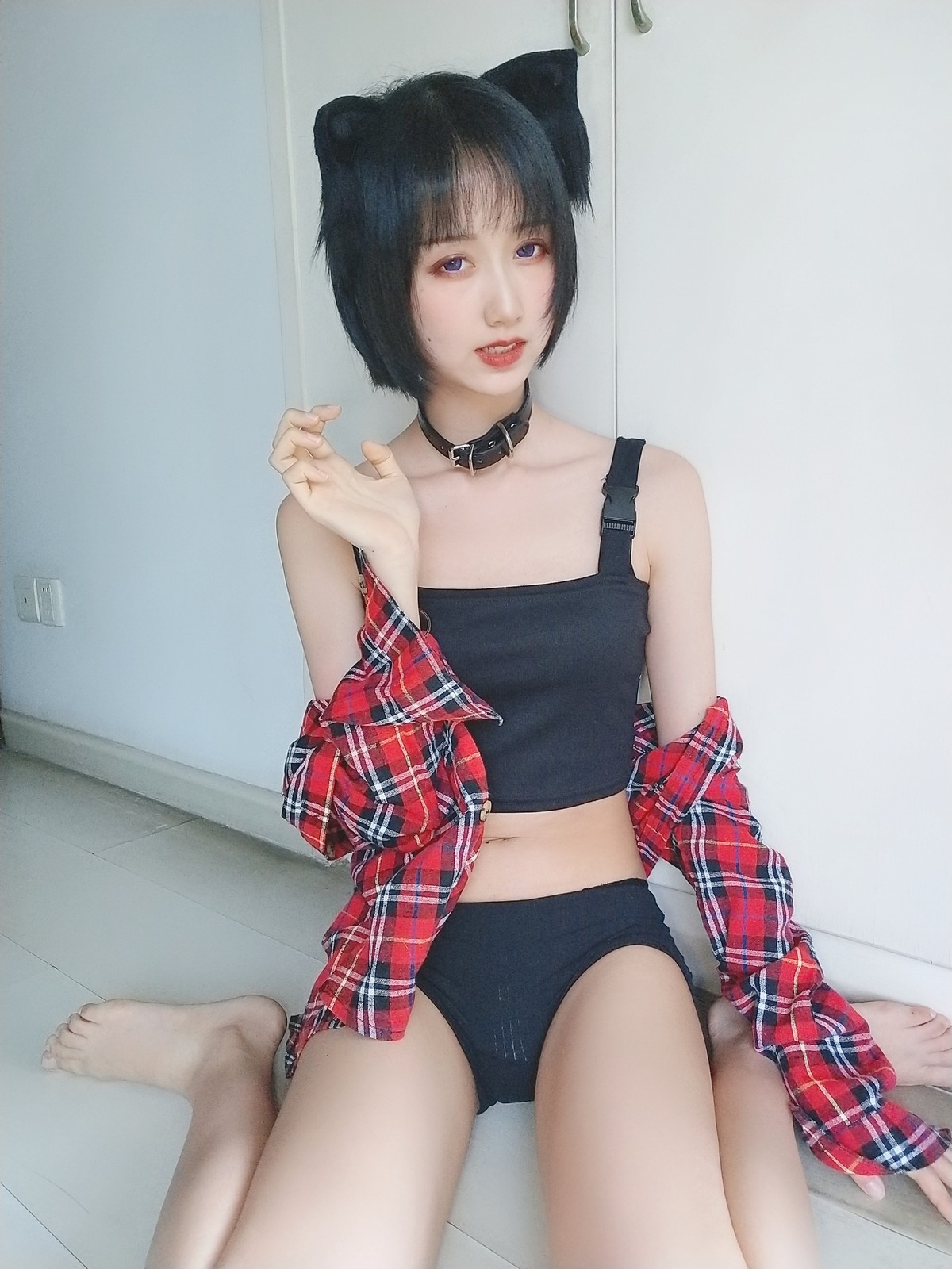 xgyw.top_萌系小姐姐木绵绵OwO不良猫主题私房脱红色衬衫露性感黑色内衣完美诱惑写真44P