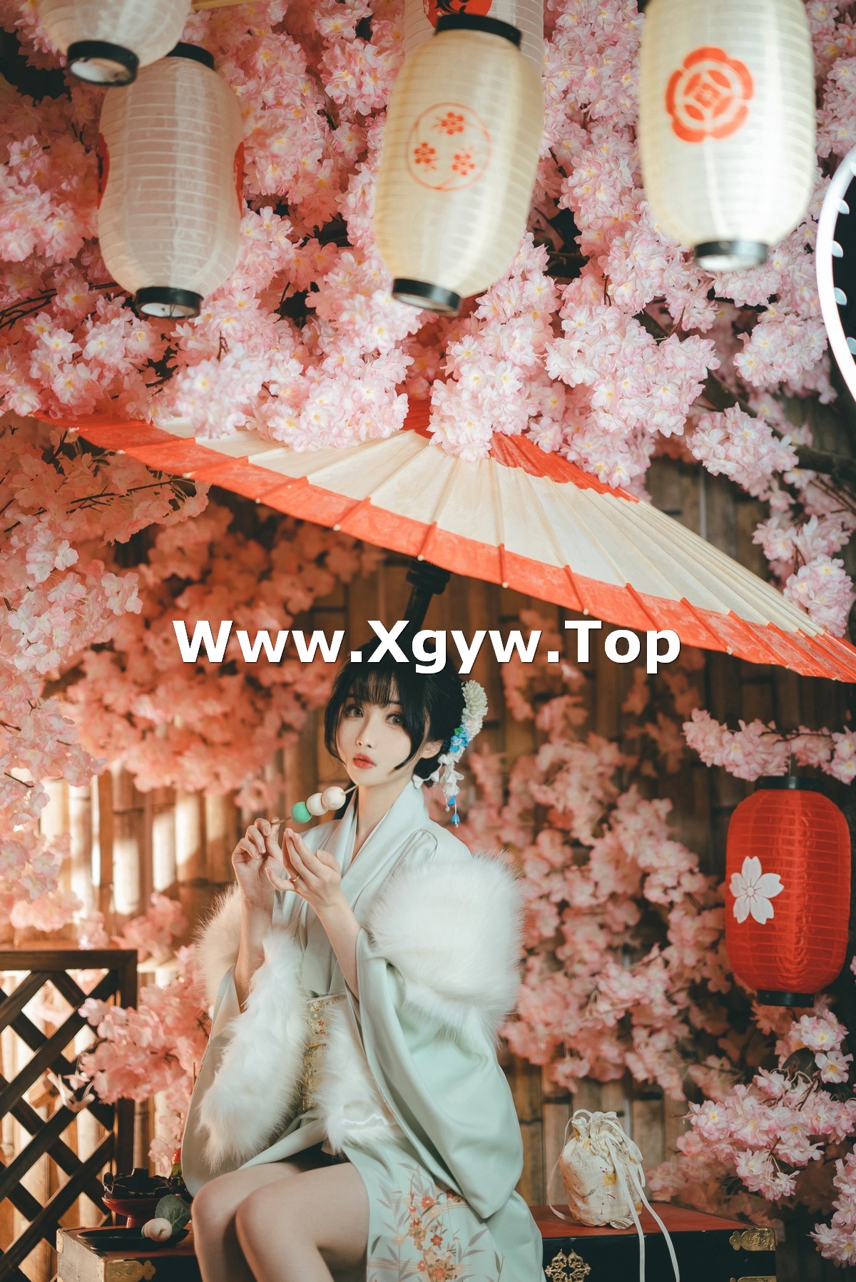 xgyw.top_网络美女rioko凉凉子温泉旅行主题私房脱日系服饰露性感蕾丝内衣迷人诱惑写真31P