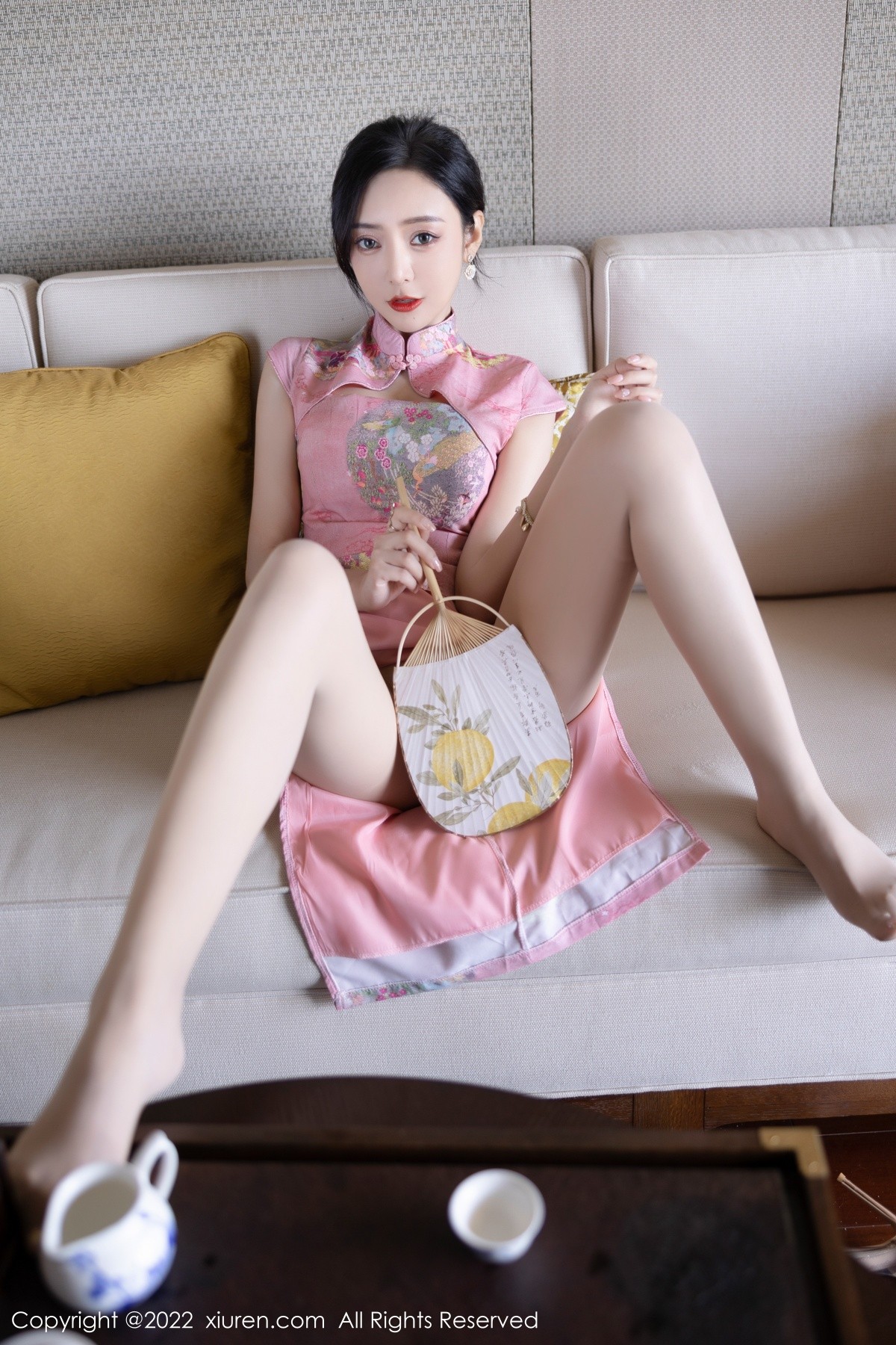 xgyw.top_XiuRen第5007期_女神王馨瑶yanni厦门旅拍脱粉红旗袍露性感内衣超薄肉丝诱惑写真85P