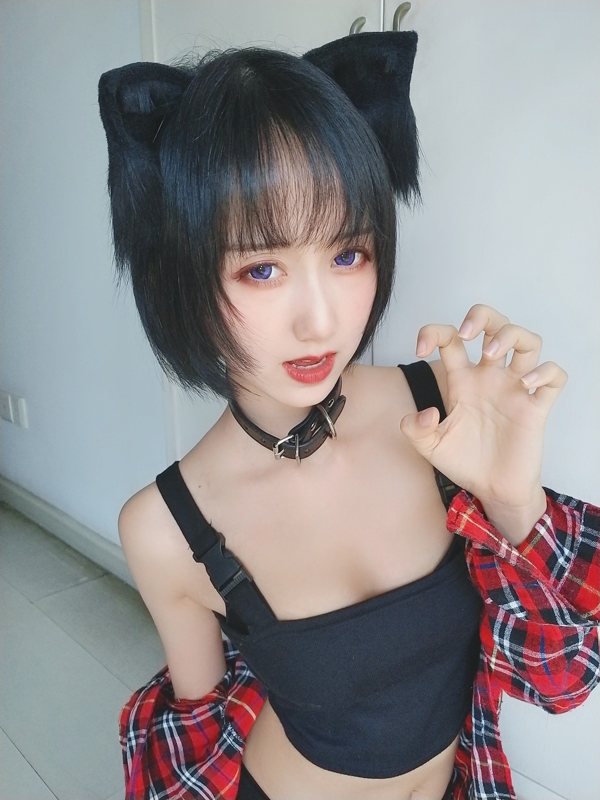 xgyw.top_萌系小姐姐木绵绵OwO不良猫主题私房脱红色衬衫露性感黑色内衣完美诱惑写真44P
