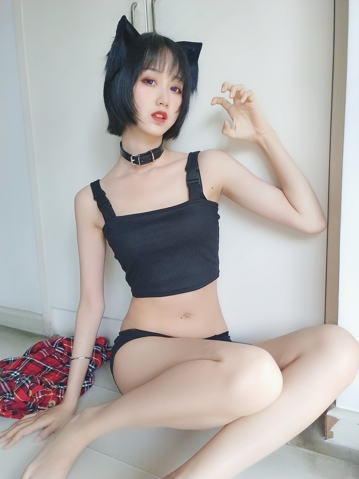 xgyw.top_萌系小姐姐木绵绵OwO不良猫主题私房脱红色衬衫露性感黑色内衣完美诱惑写真44P