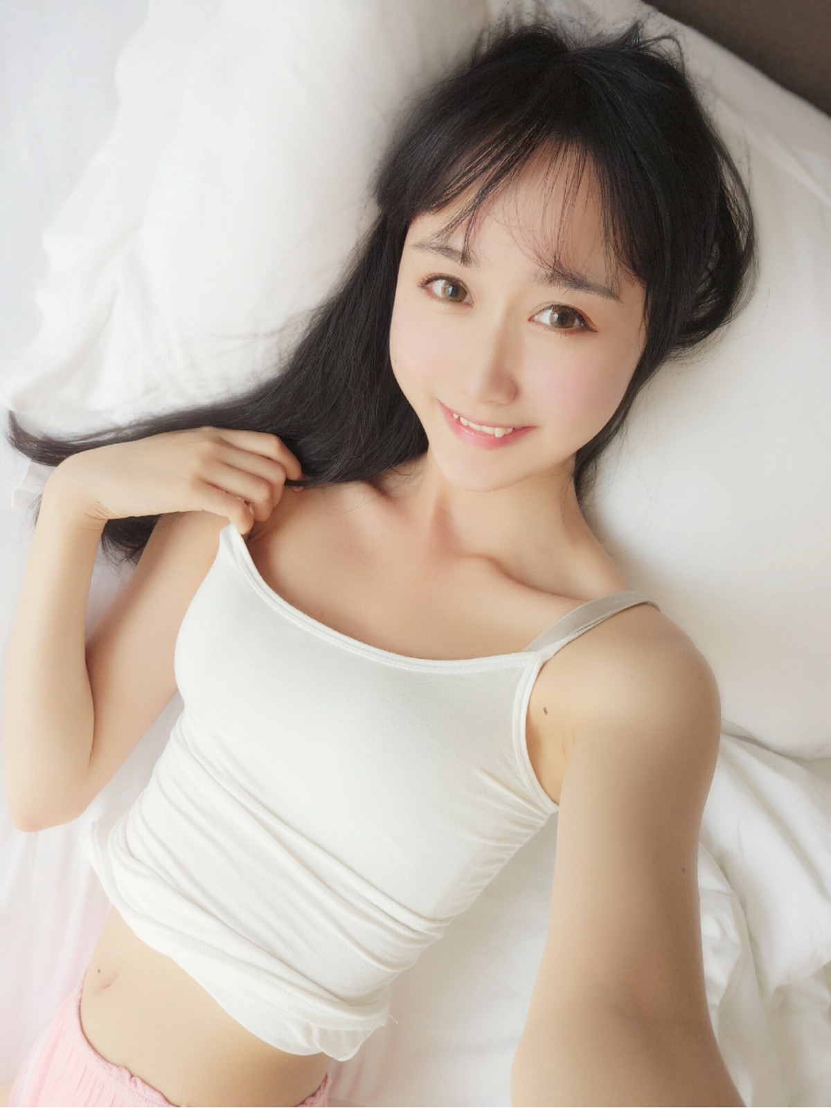 xgyw.top_萌系小姐姐木绵绵OwO白色背心Cos主题私房吊带背心配粉色内裤迷人诱惑写真28P