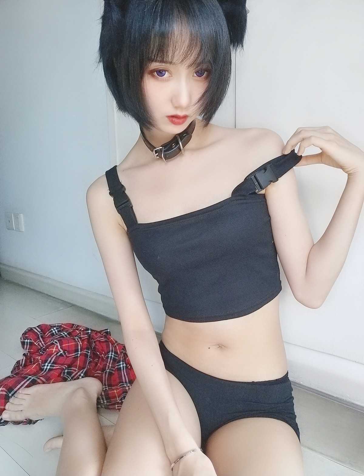 xgyw.top_萌系小姐姐木绵绵OwO不良猫主题私房脱红色衬衫露性感黑色内衣完美诱惑写真44P